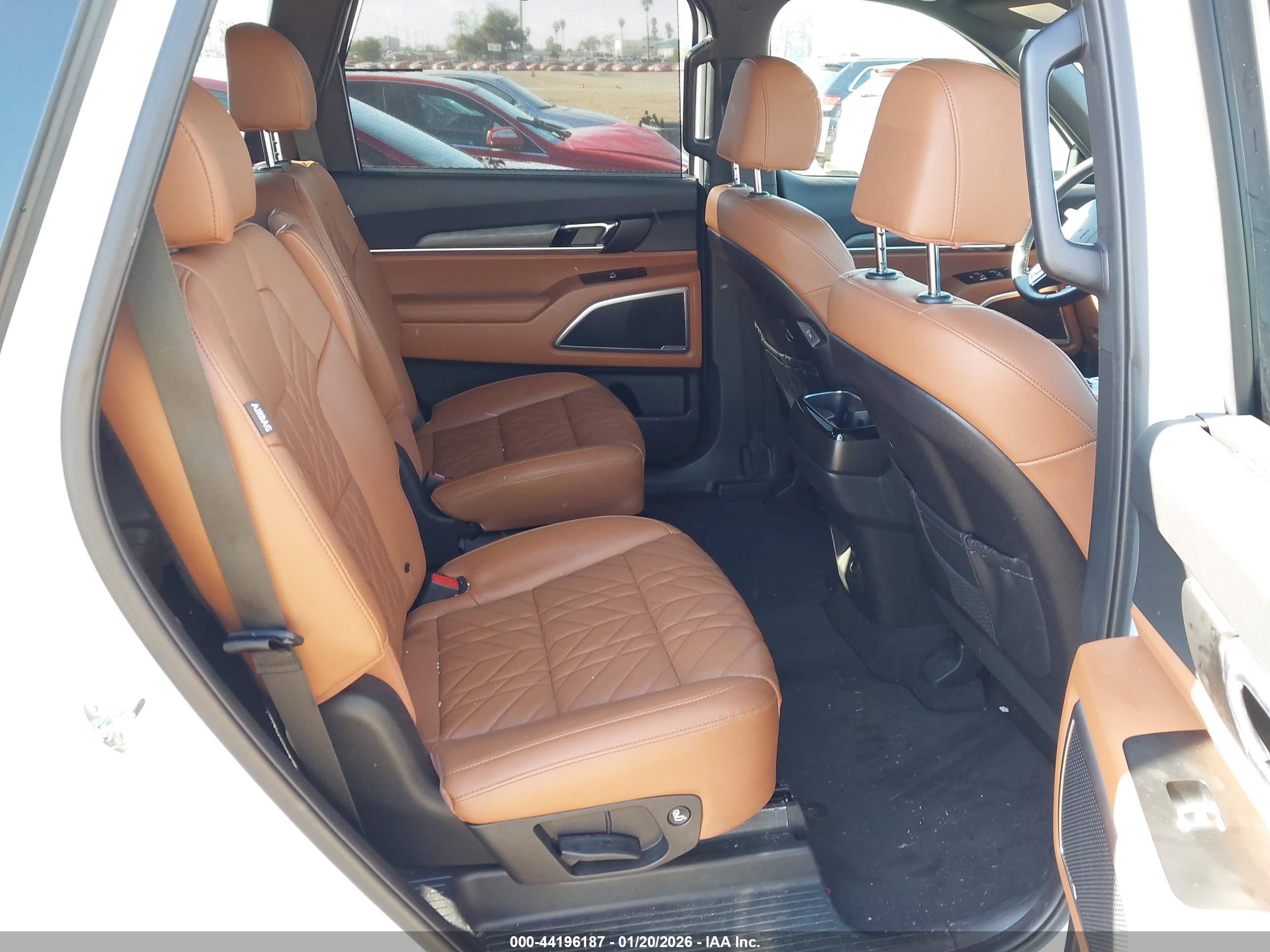 KIA TELLURIDE image 8