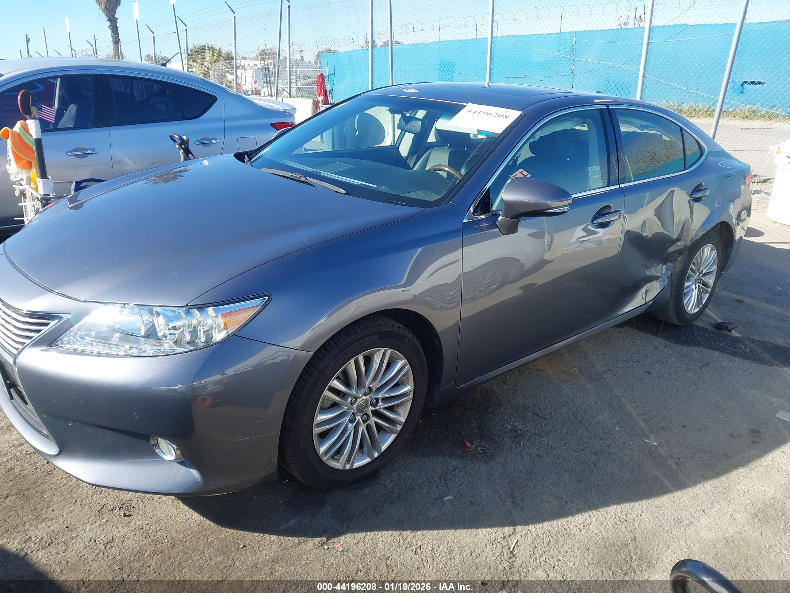 LEXUS ES image 2