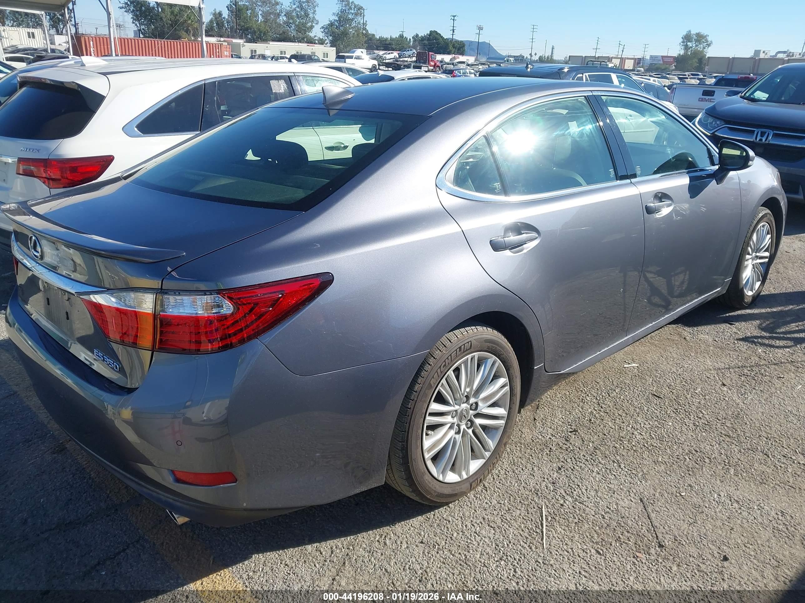 LEXUS ES image 4