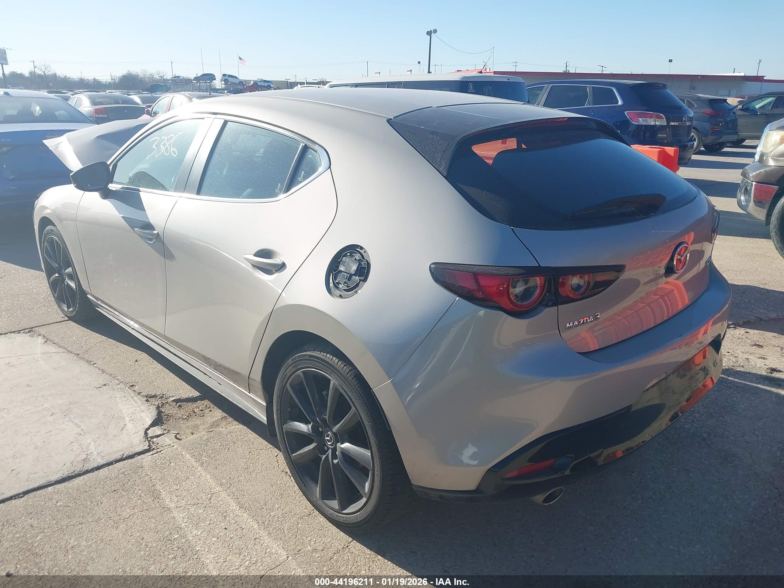 MAZDA MAZDA3 image 3
