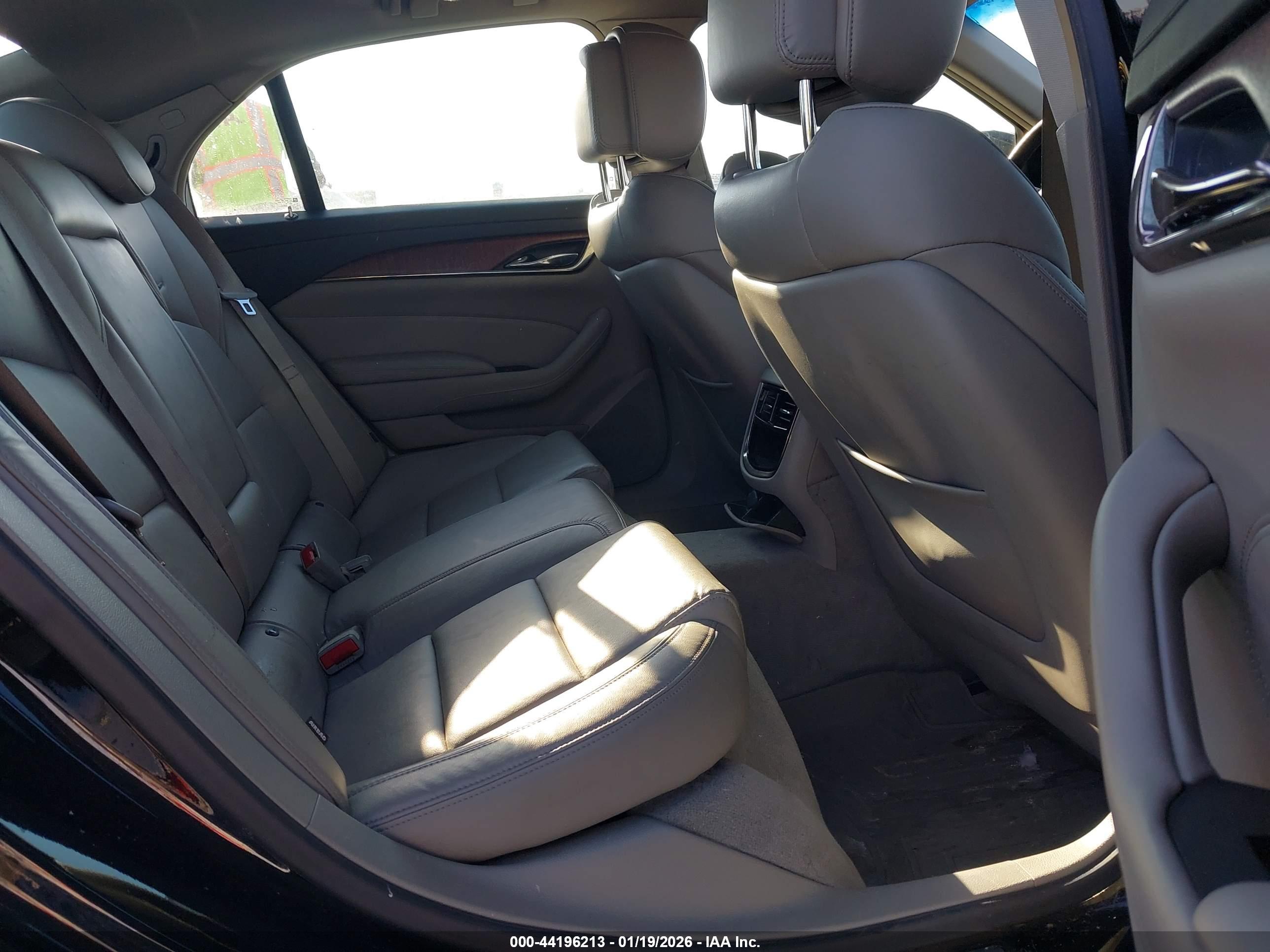 CADILLAC CTS image 8