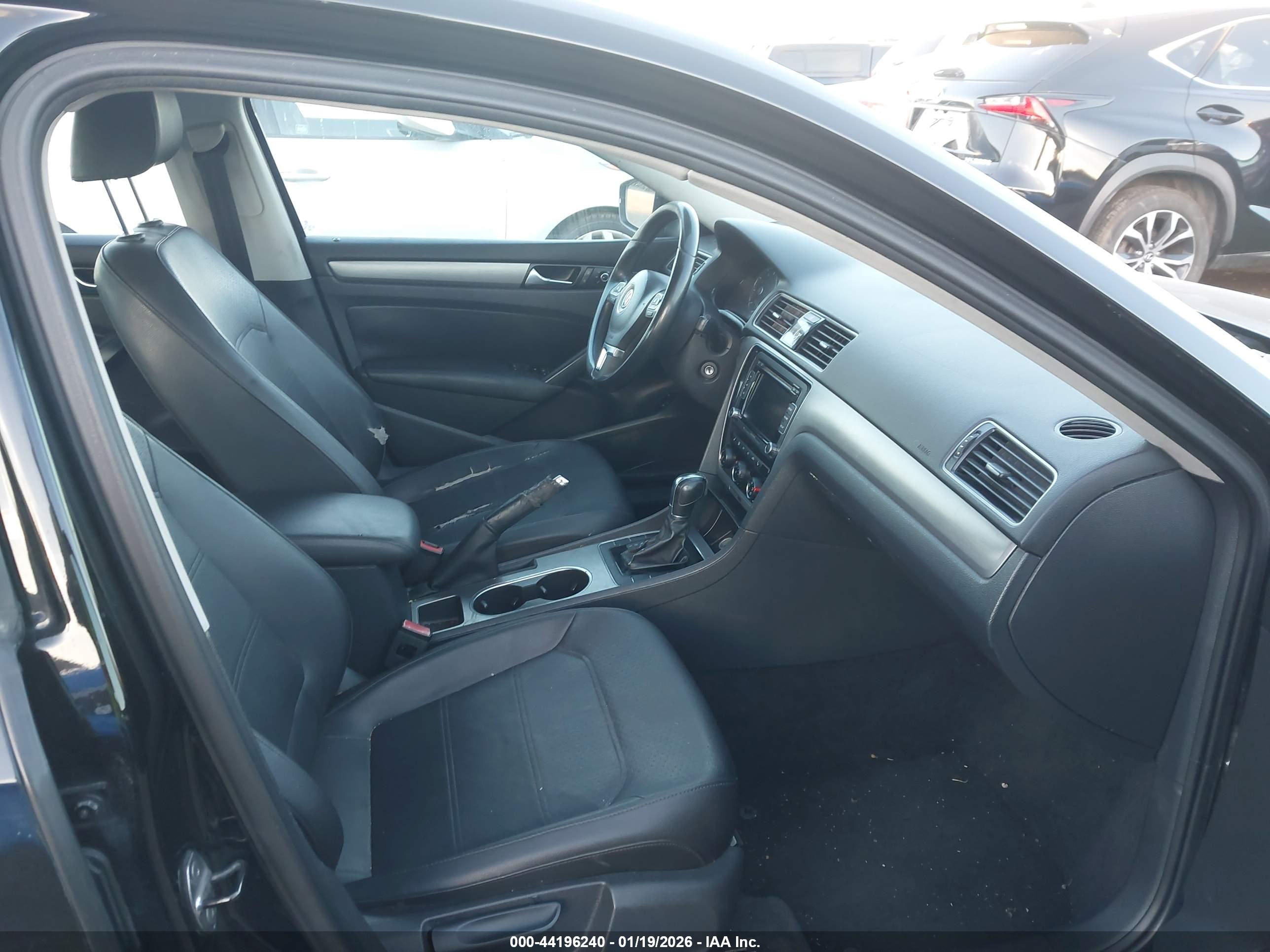 VOLKSWAGEN PASSAT image 5