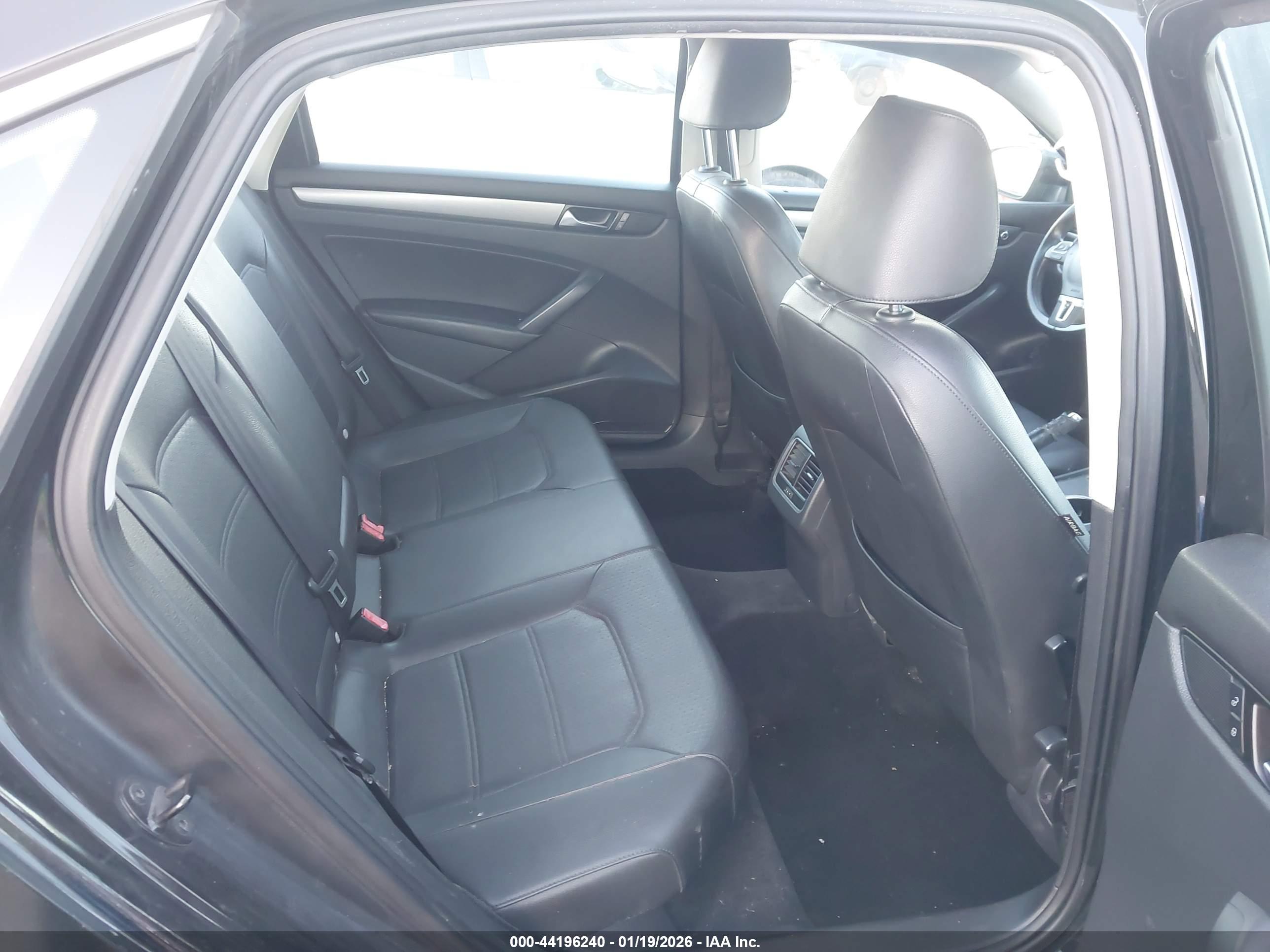 VOLKSWAGEN PASSAT image 8