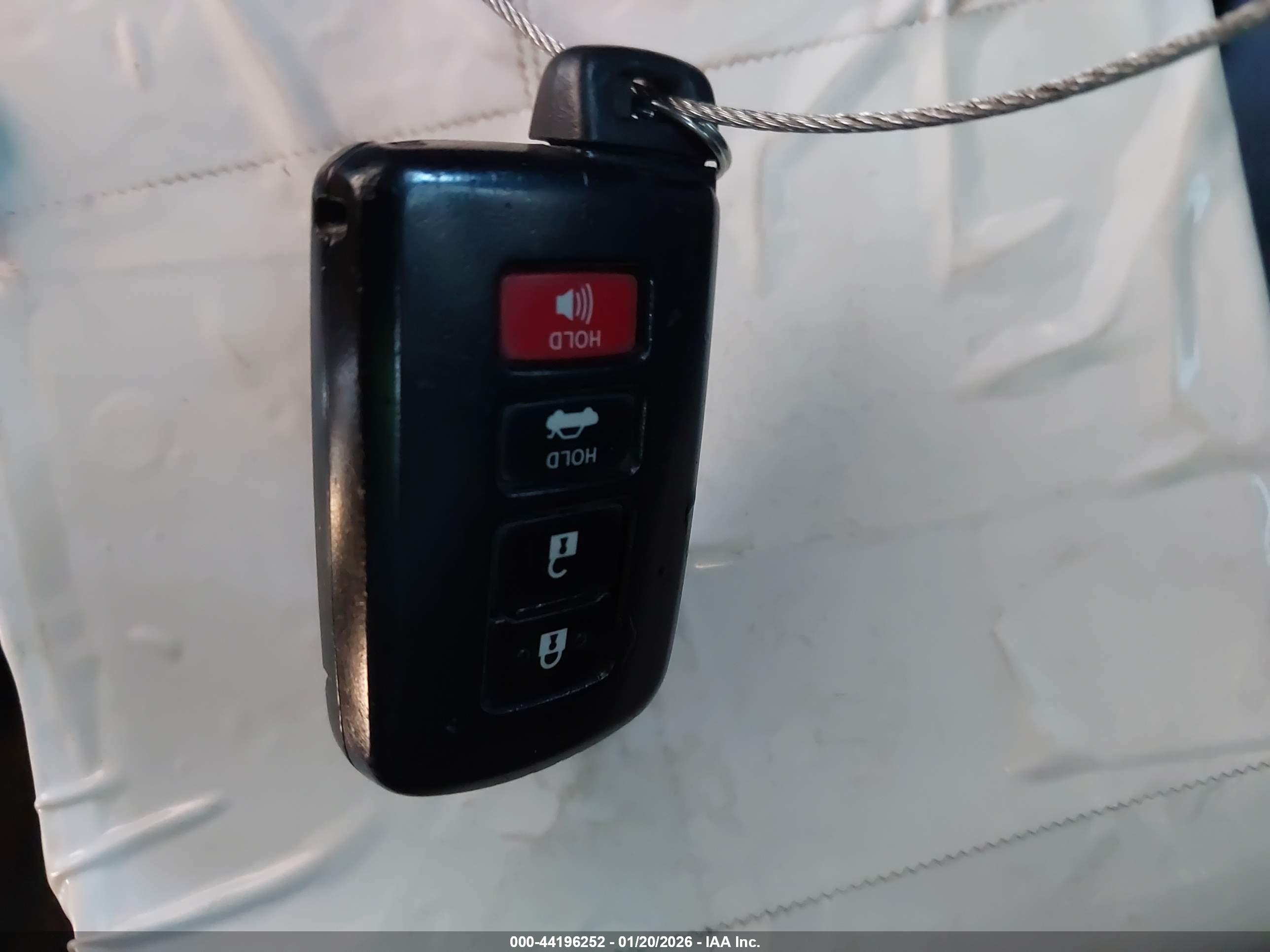 TOYOTA AVALON image 11