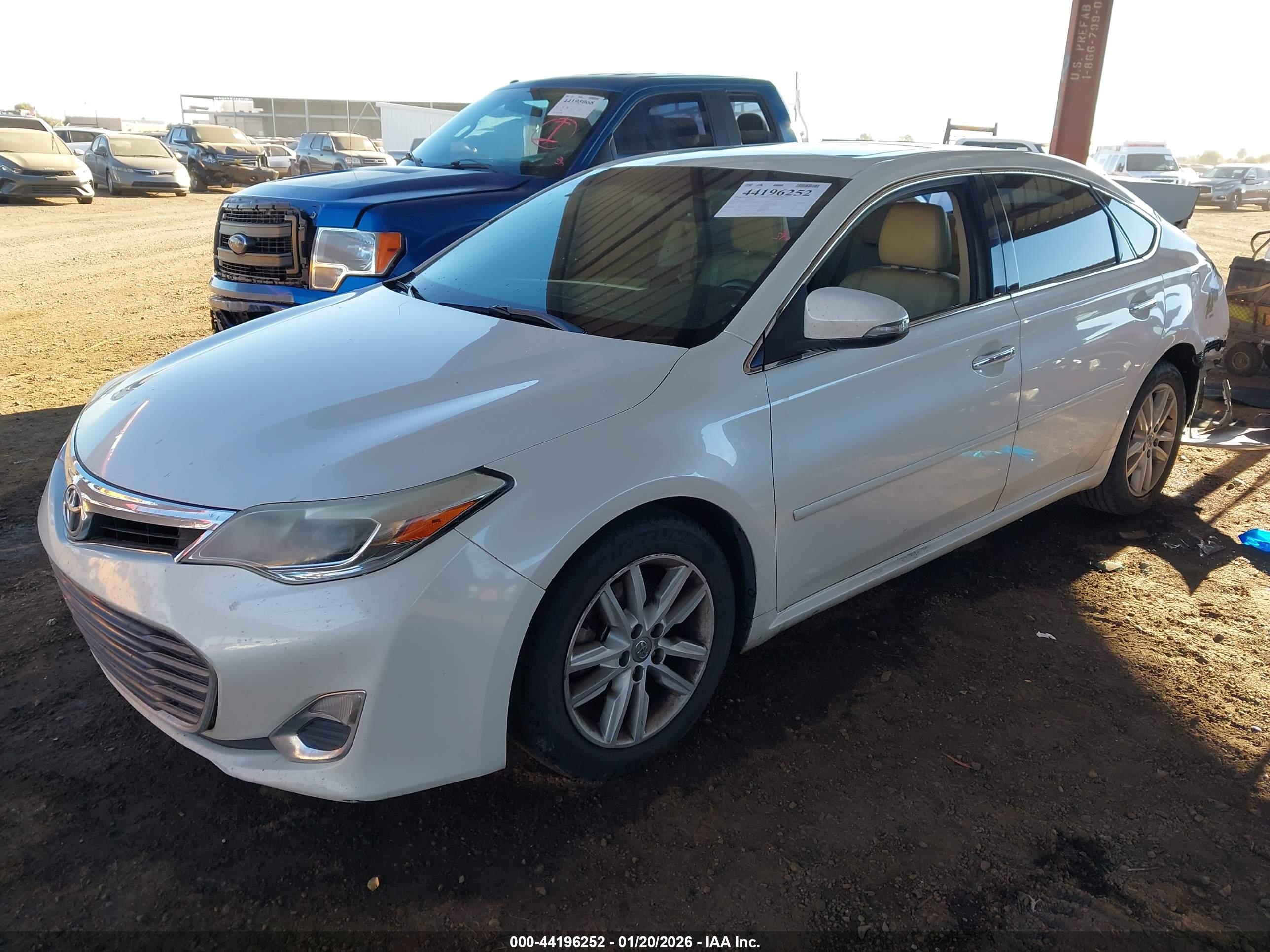 TOYOTA AVALON image 2