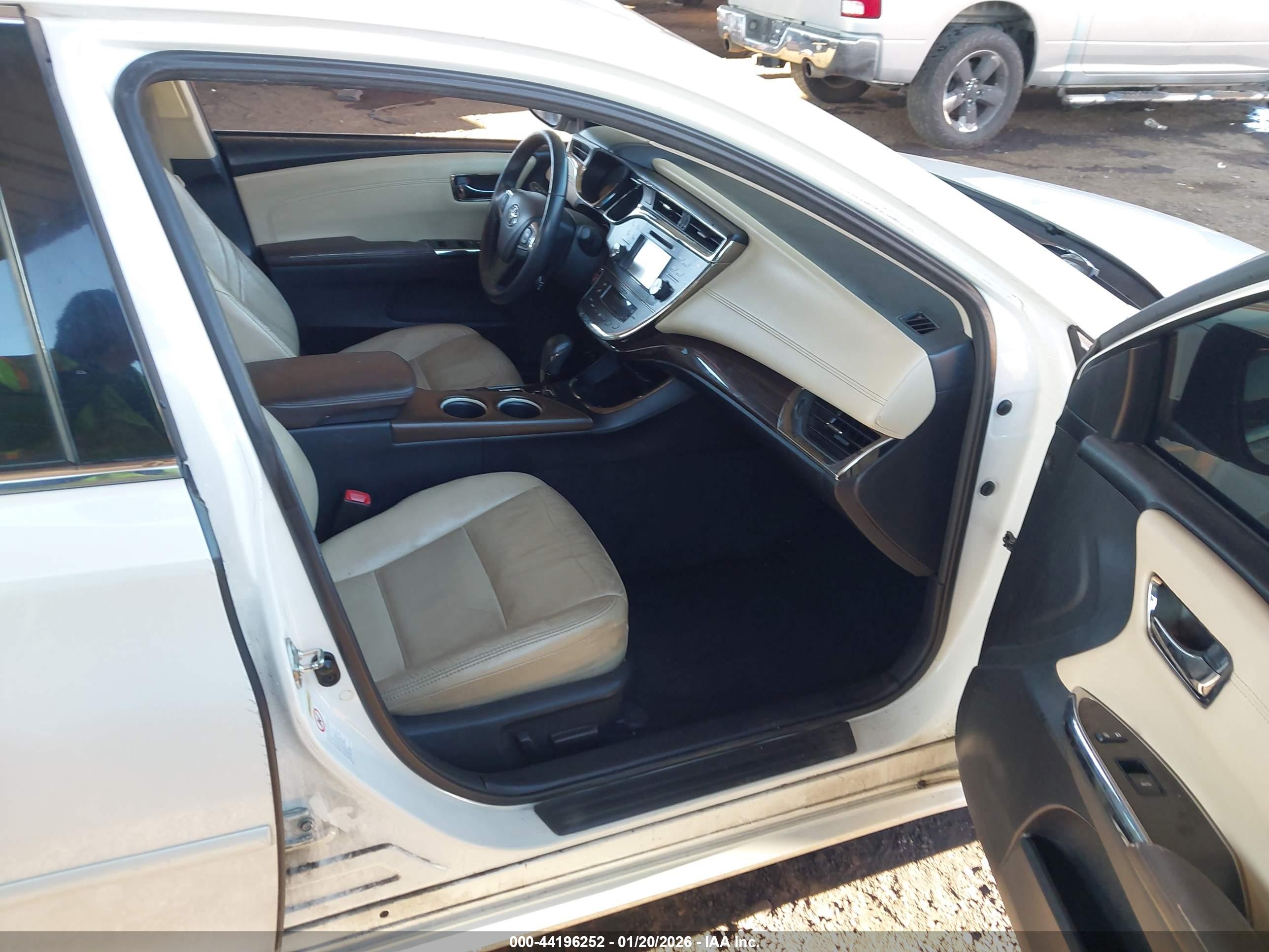 TOYOTA AVALON image 5