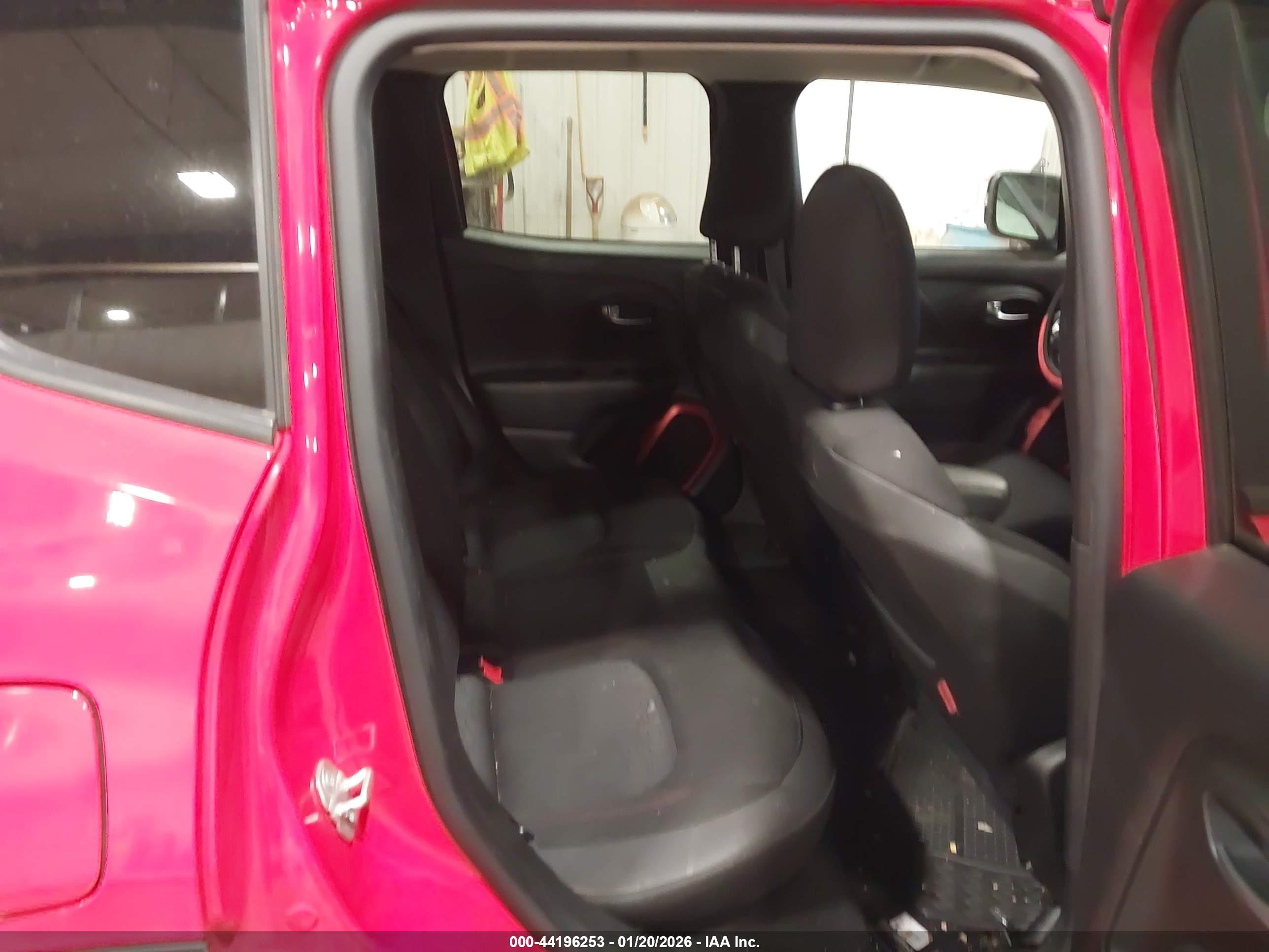 JEEP RENEGADE image 8