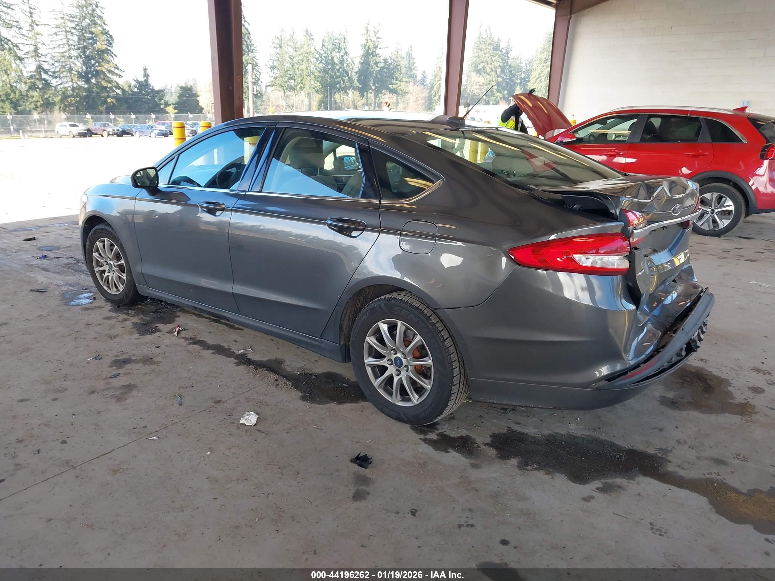 FORD FUSION image 3