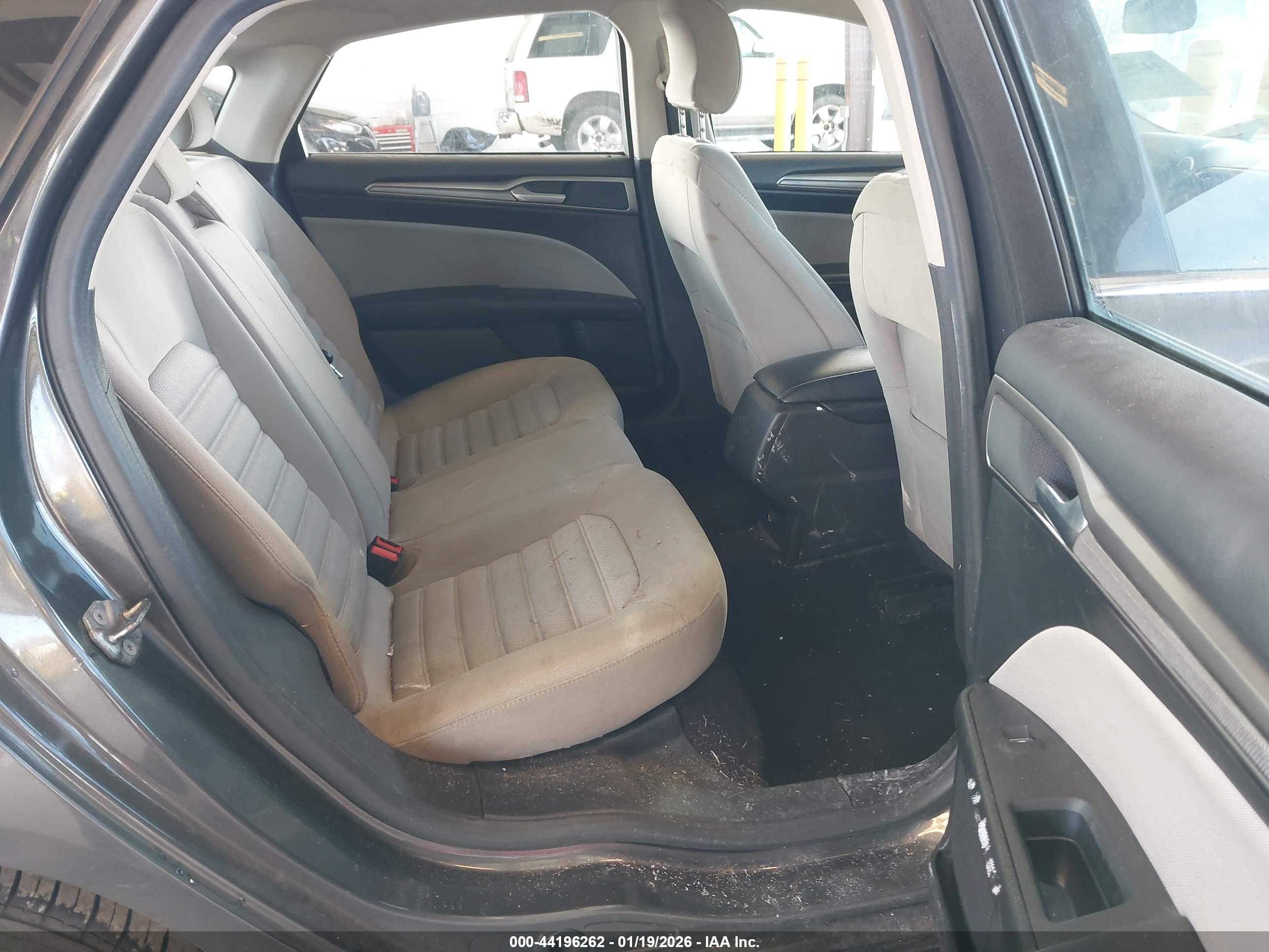 FORD FUSION image 8