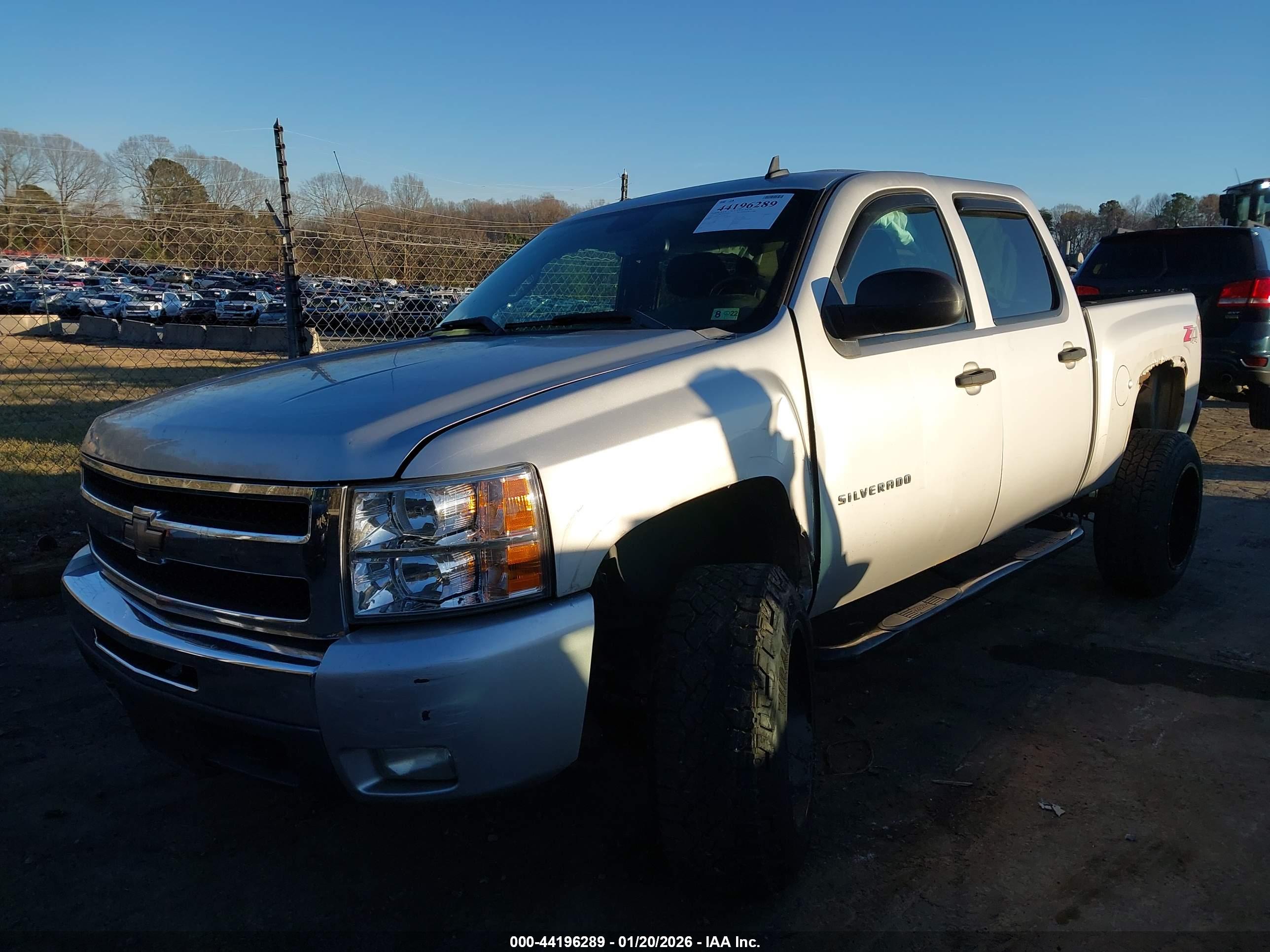 CHEVROLET SILVERADO image 2