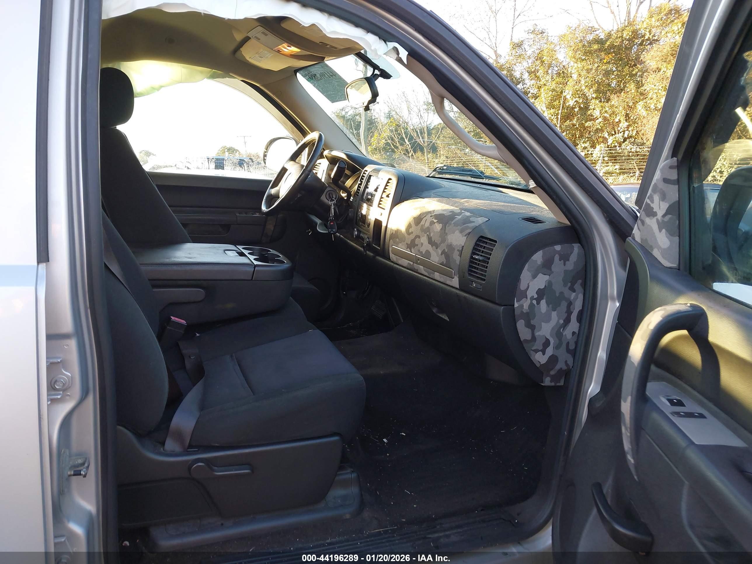 CHEVROLET SILVERADO image 5