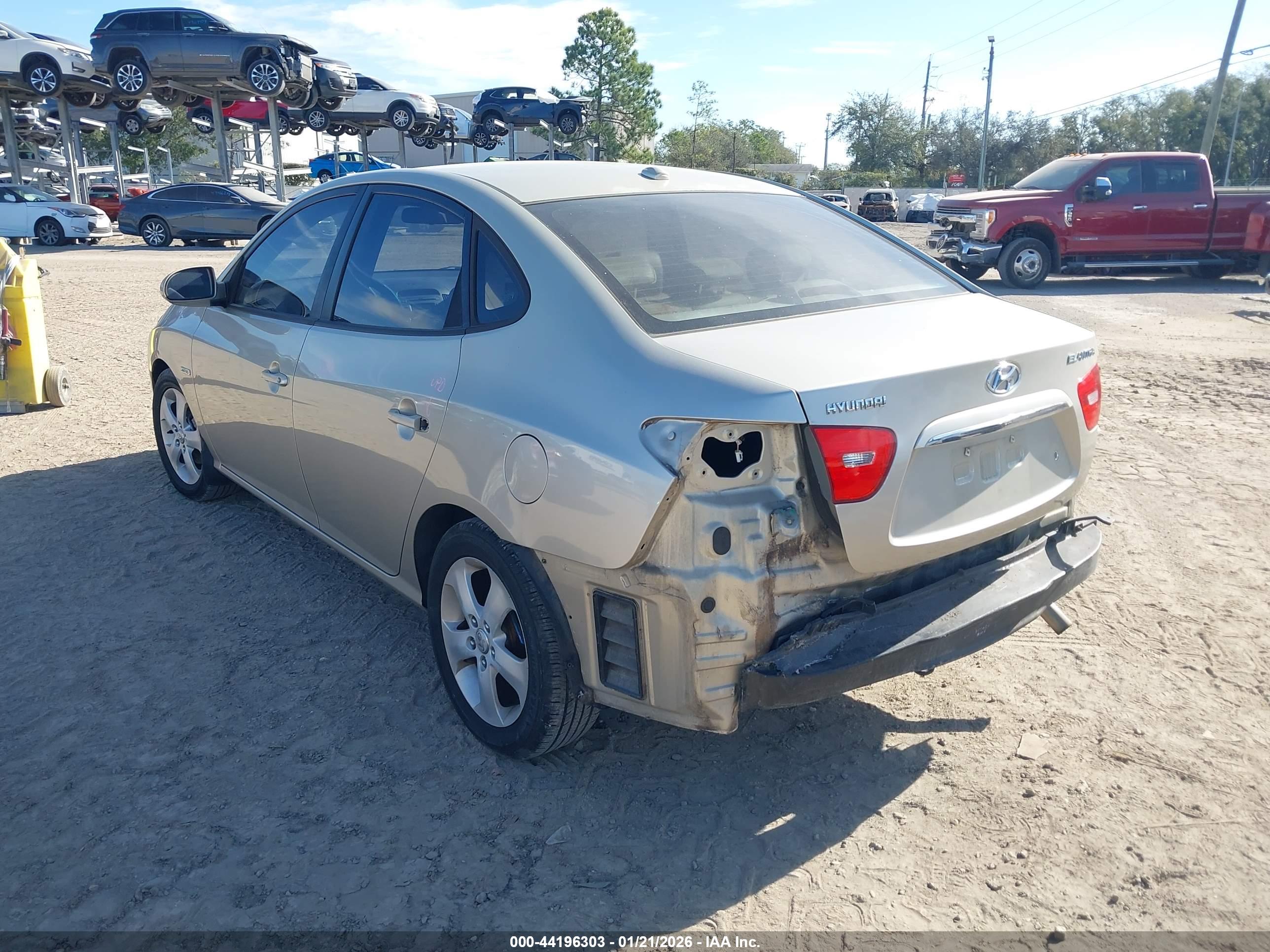 HYUNDAI ELANTRA image 3