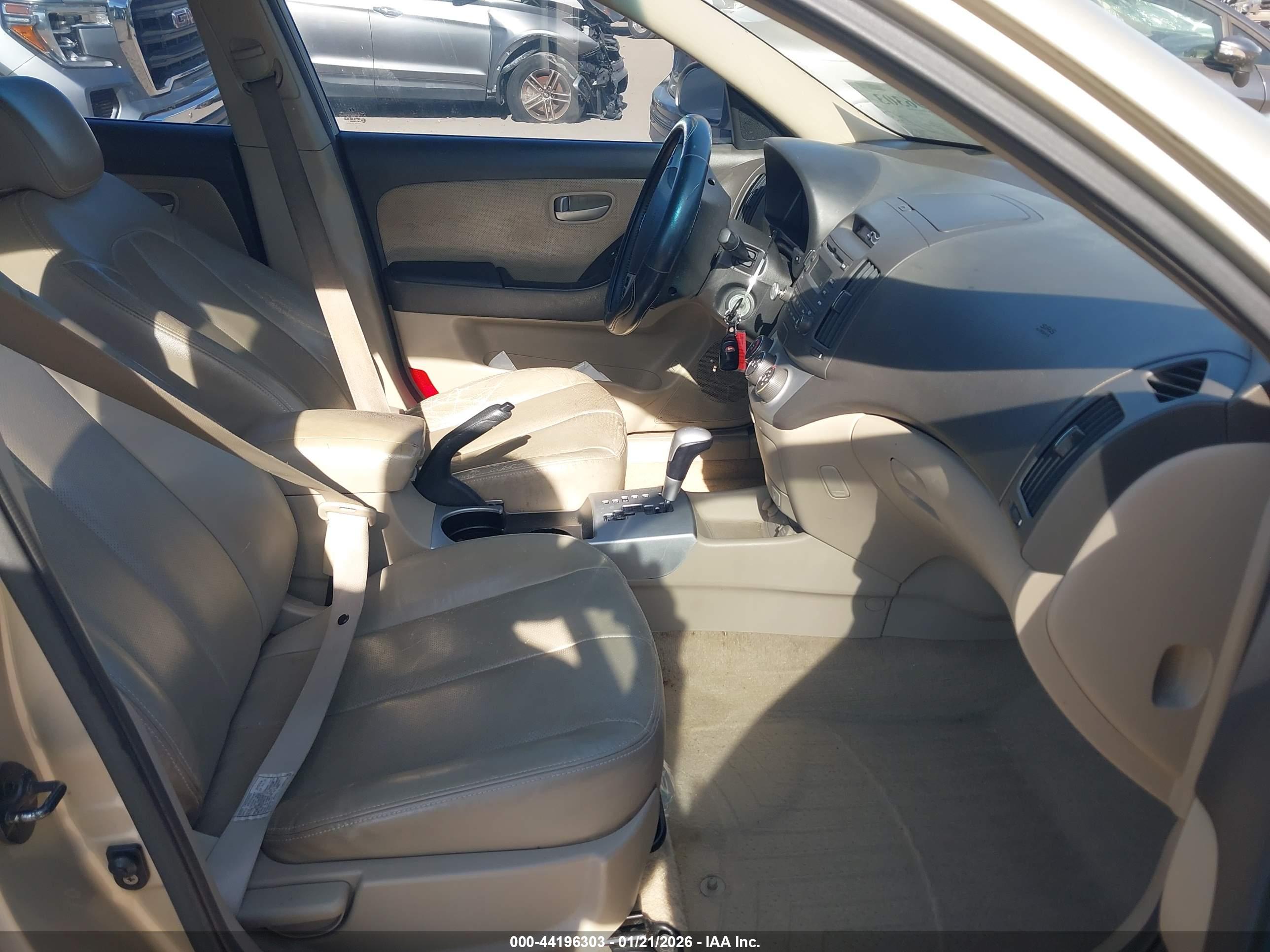 HYUNDAI ELANTRA image 5