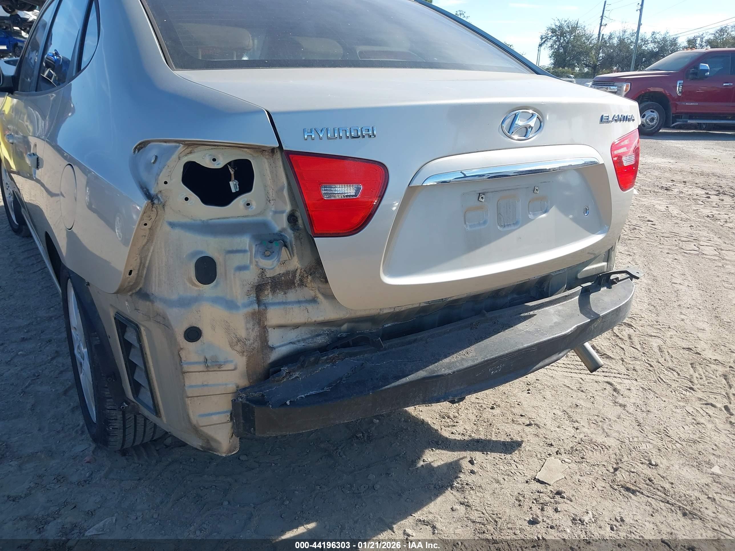 HYUNDAI ELANTRA image 6