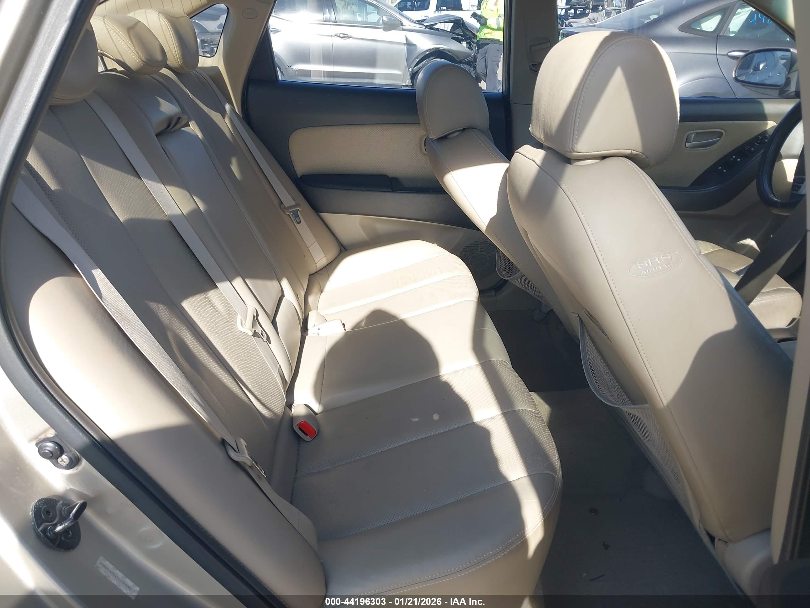 HYUNDAI ELANTRA image 8