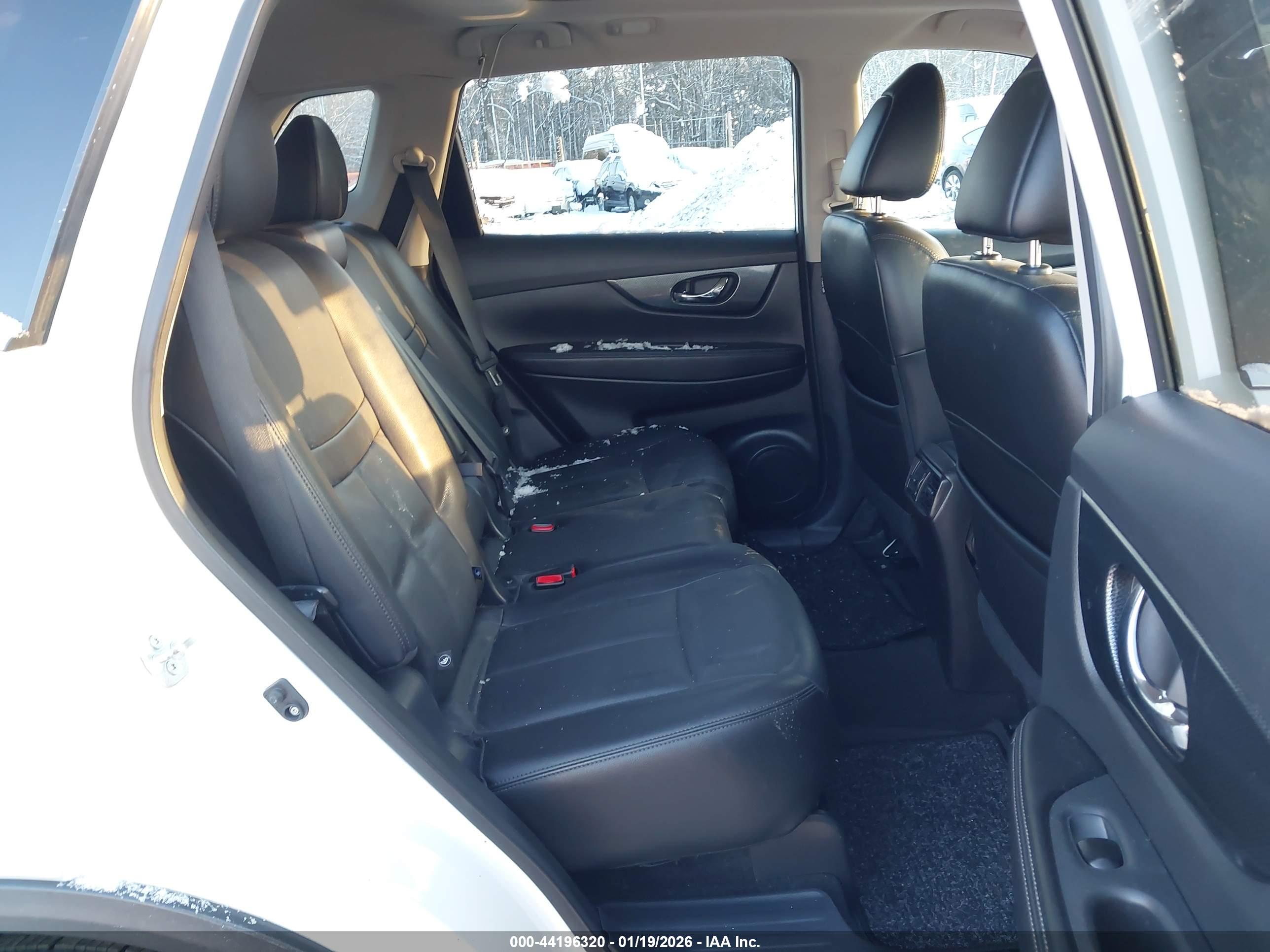 NISSAN ROGUE image 8