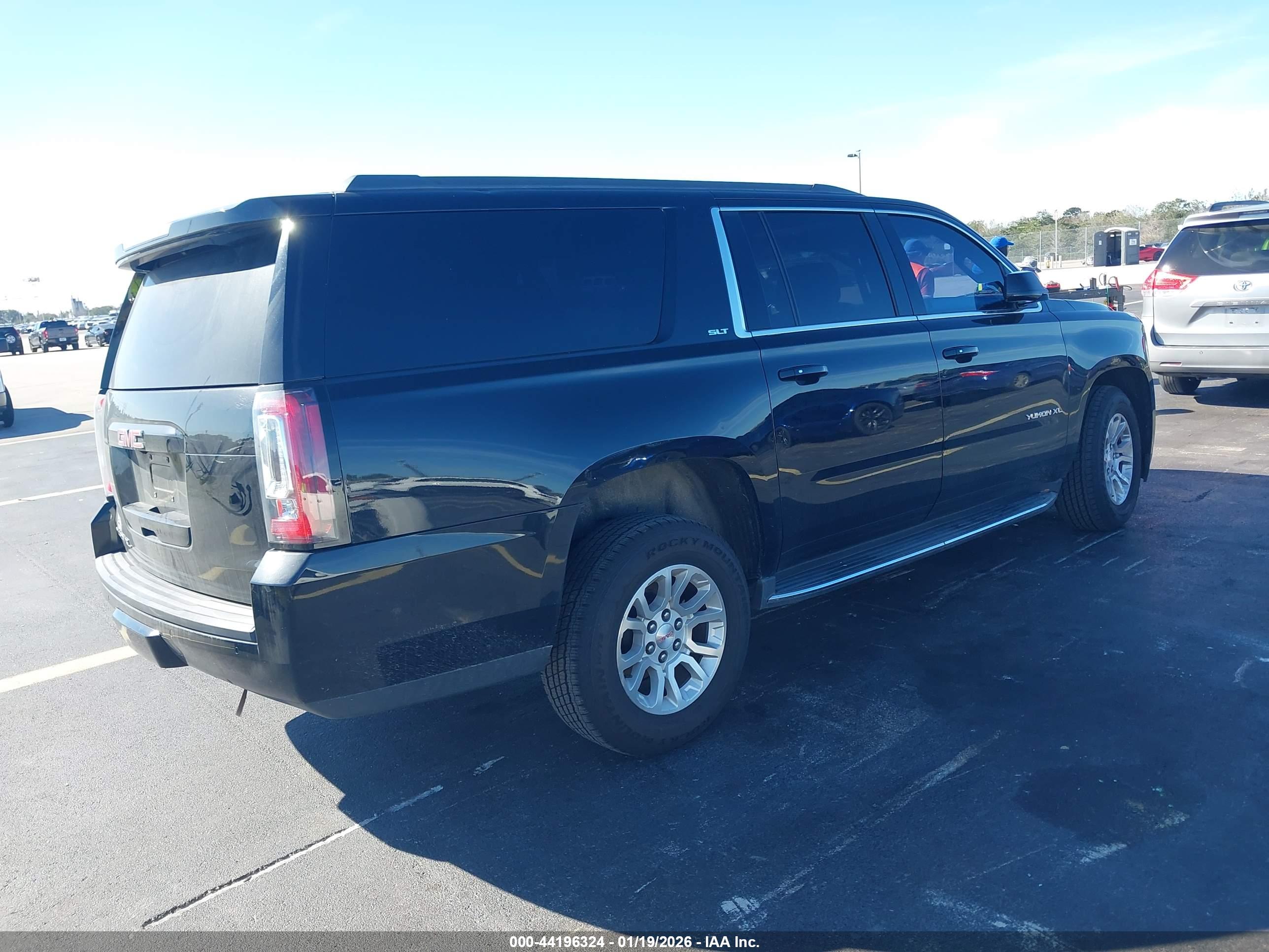 GMC YUKON image 4