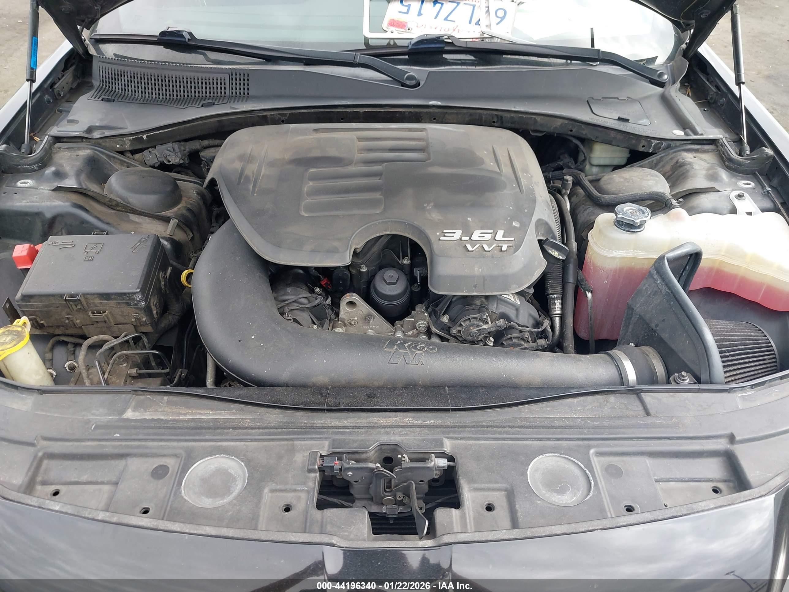 CHRYSLER 300 image 10
