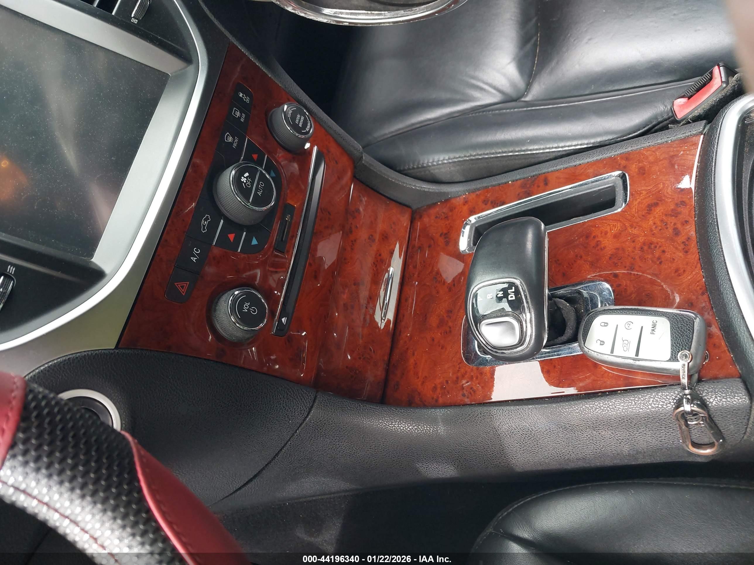 CHRYSLER 300 image 11