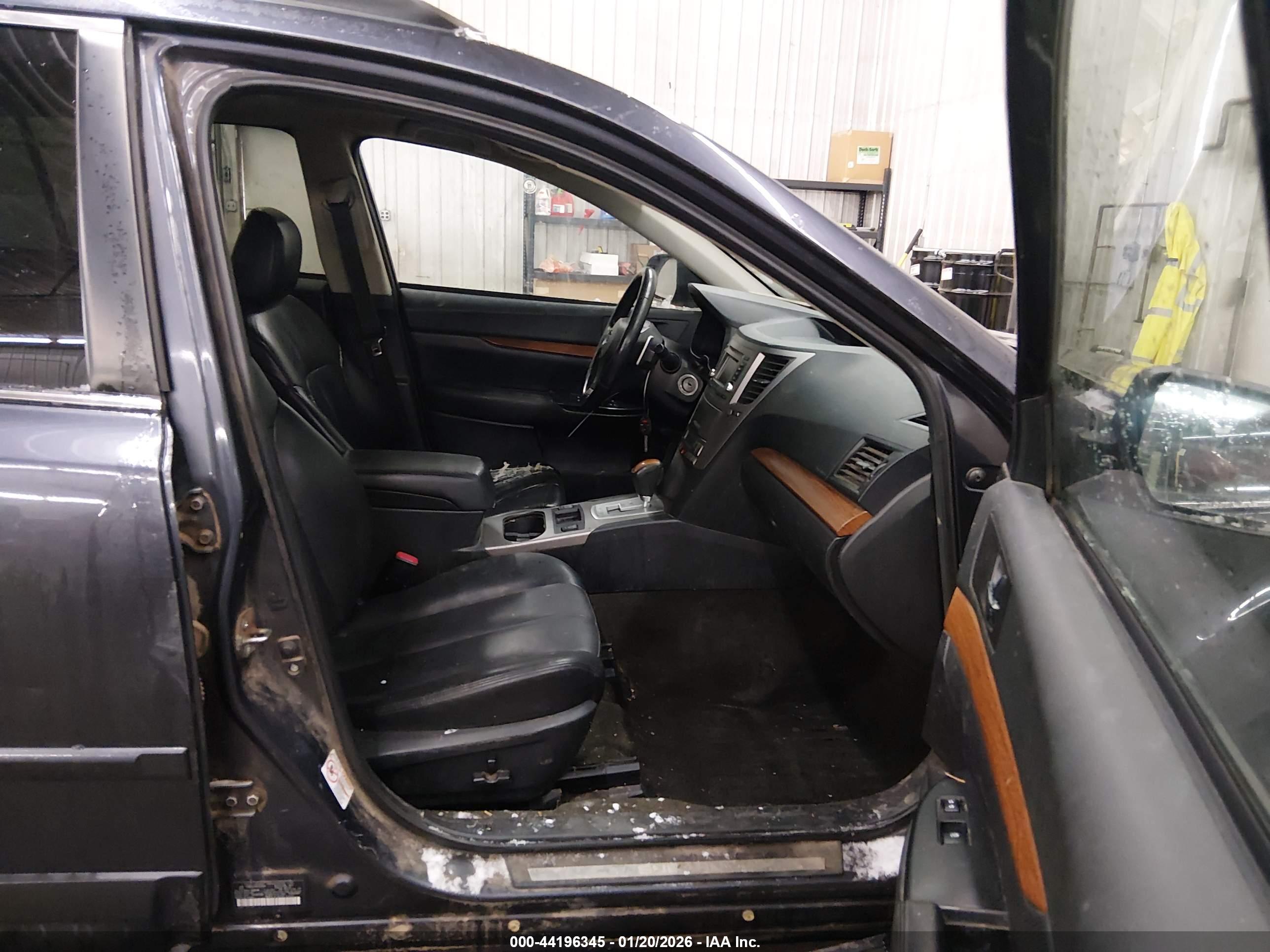 SUBARU OUTBACK image 5