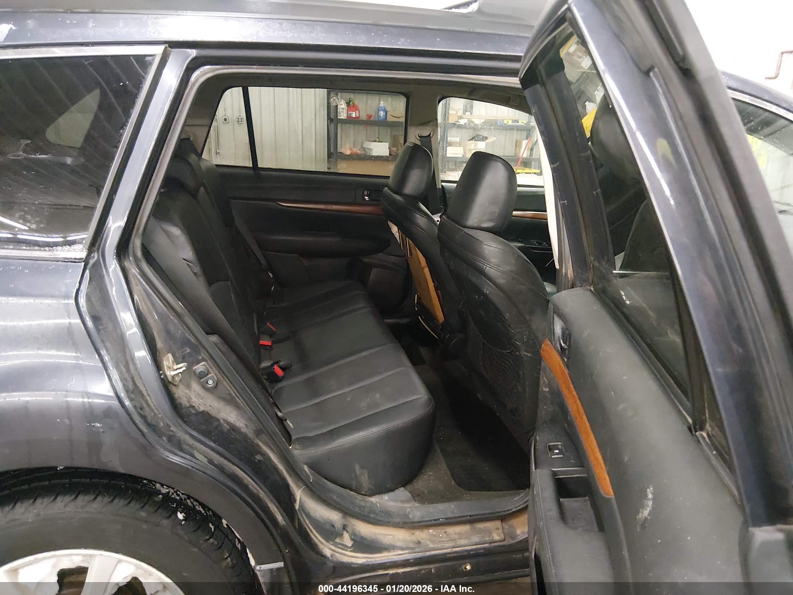 SUBARU OUTBACK image 8