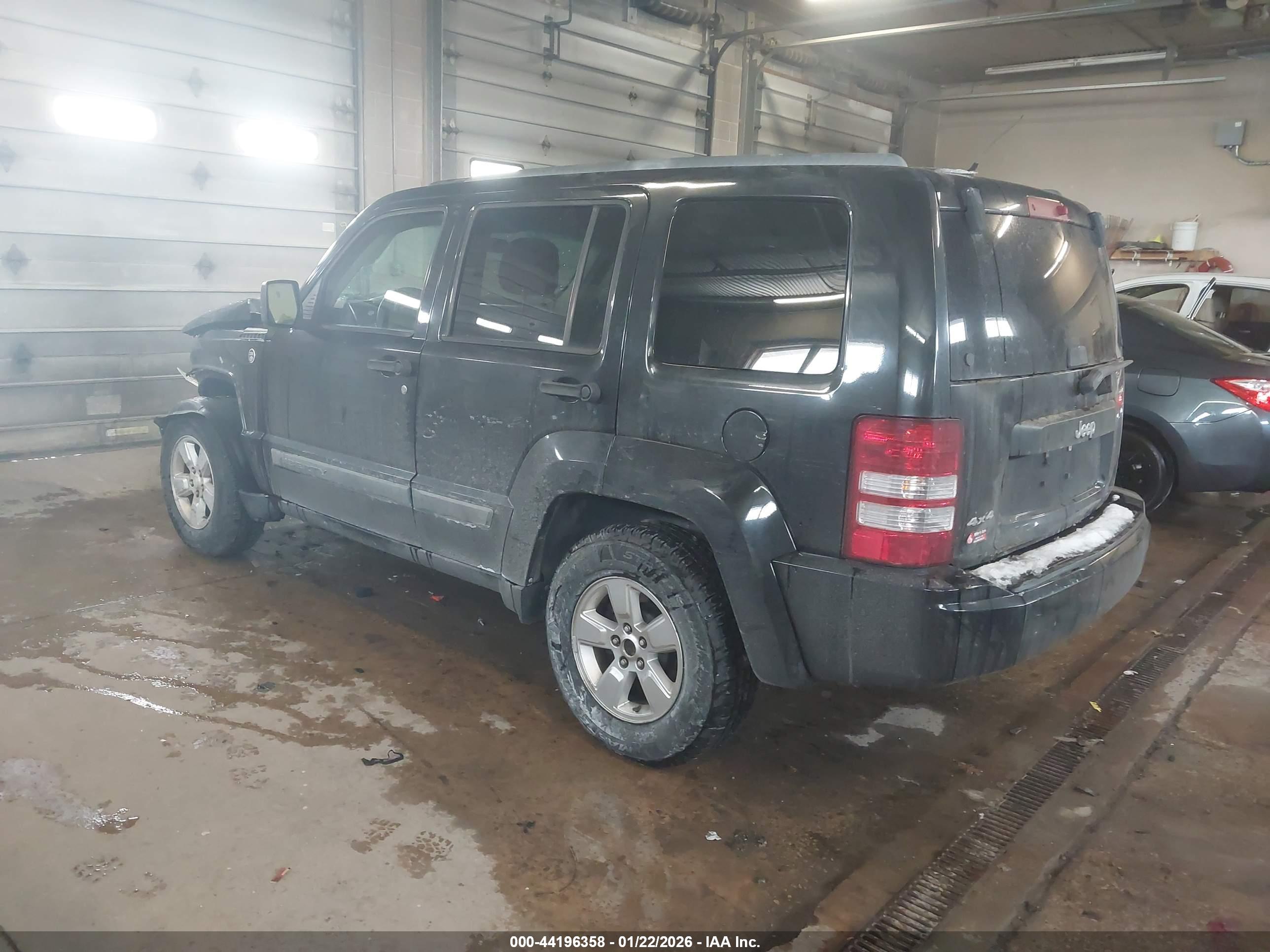 JEEP LIBERTY image 3