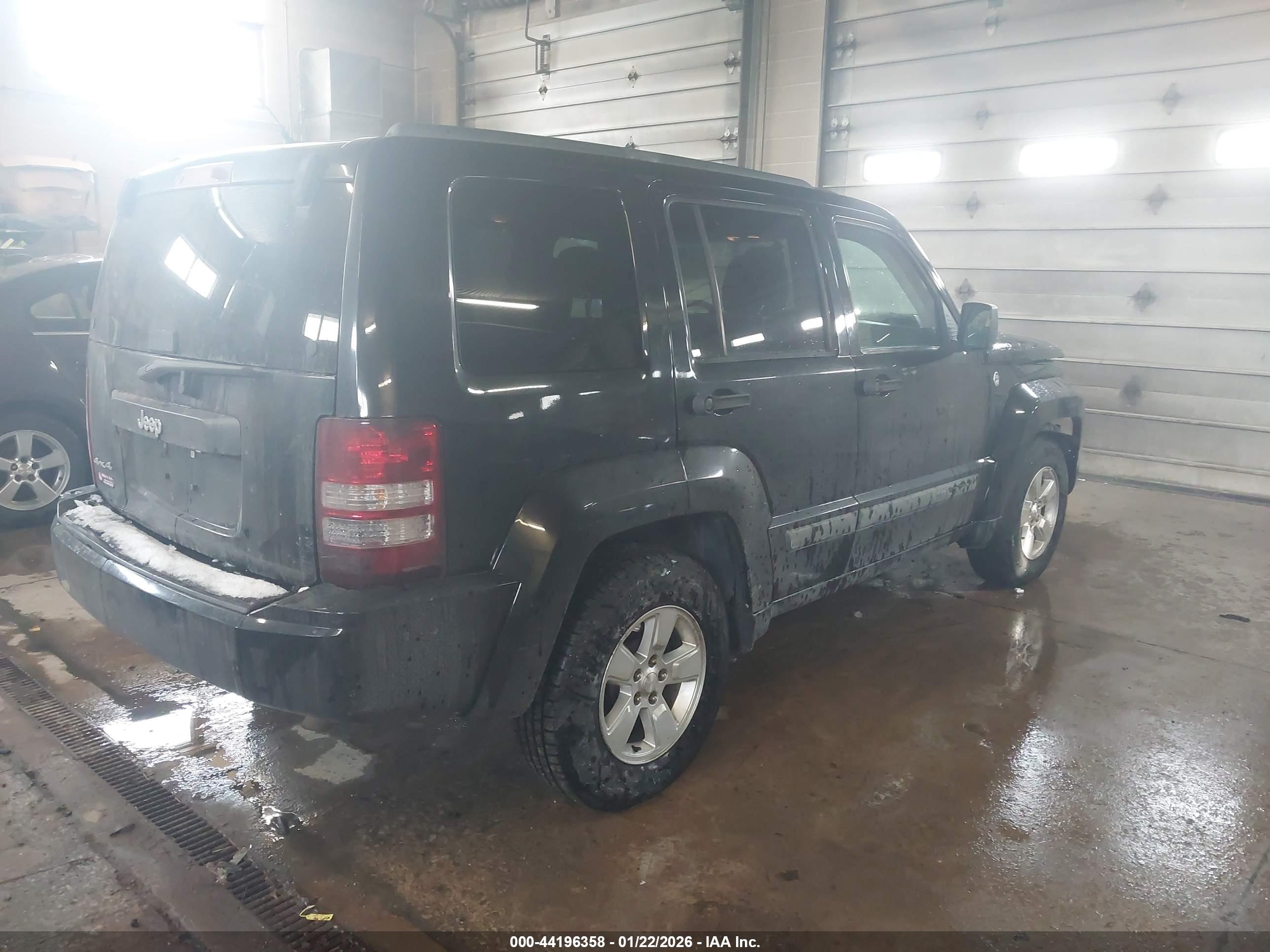 JEEP LIBERTY image 4