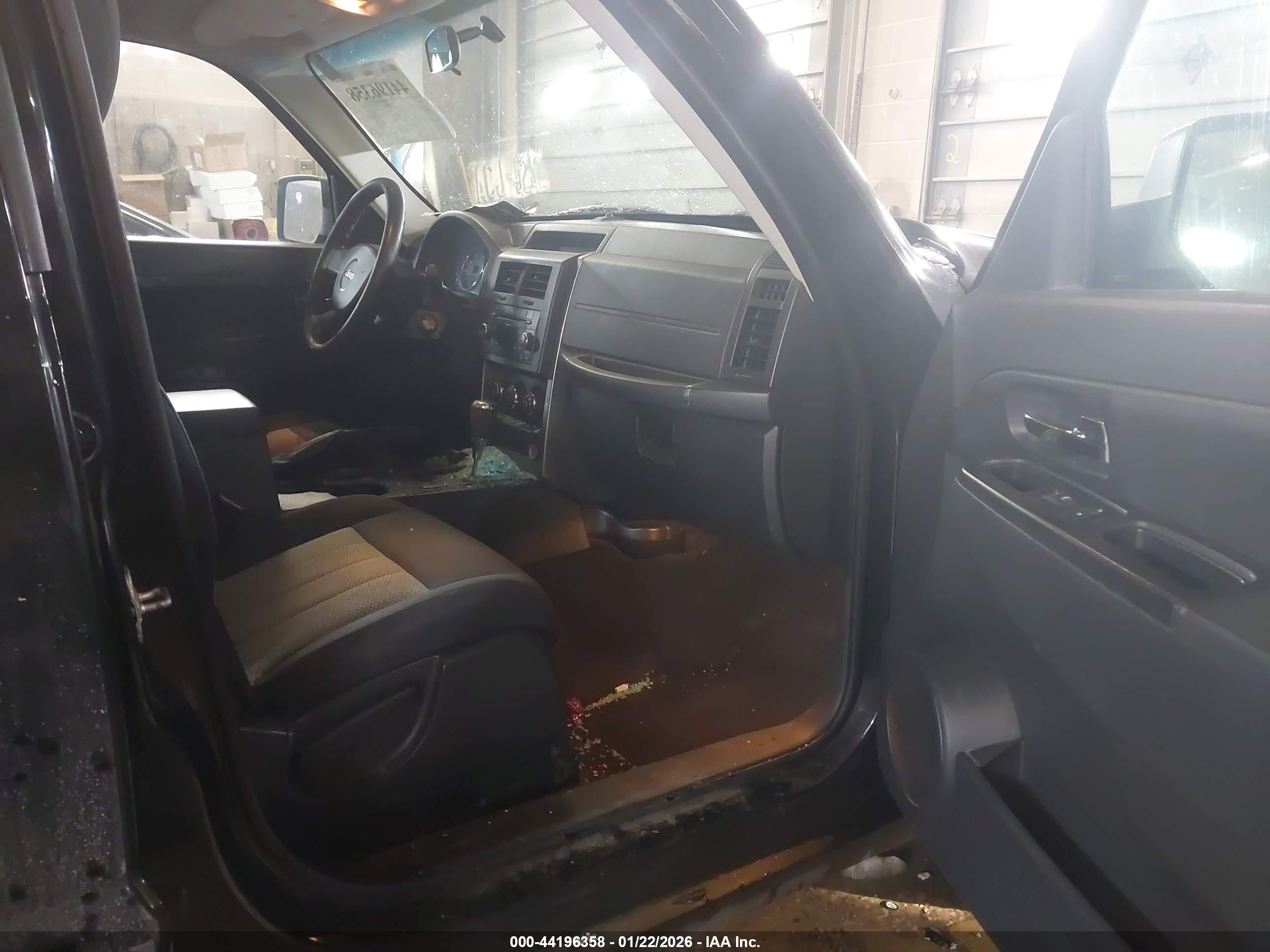 JEEP LIBERTY image 5