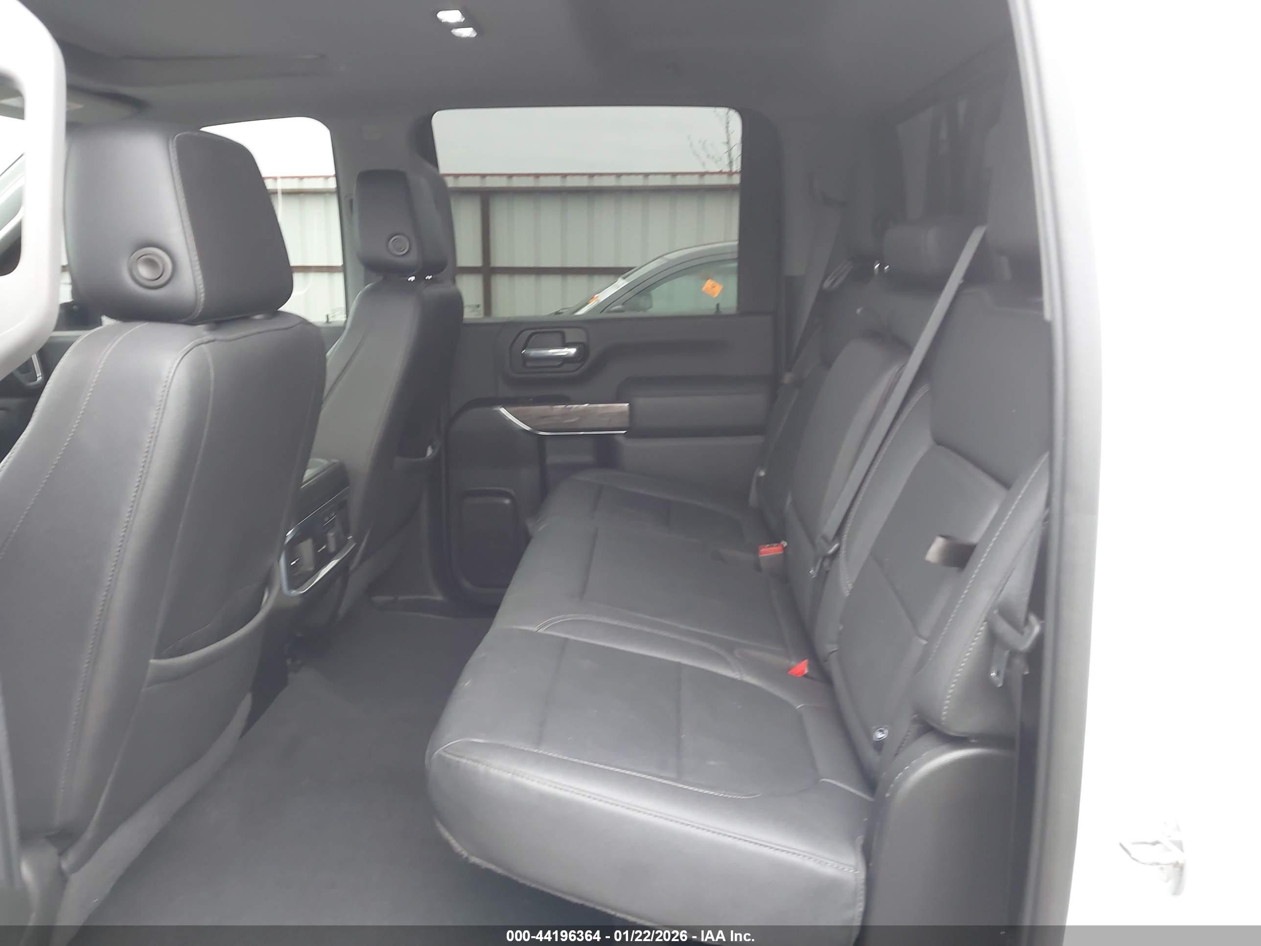CHEVROLET SILVERADO image 7