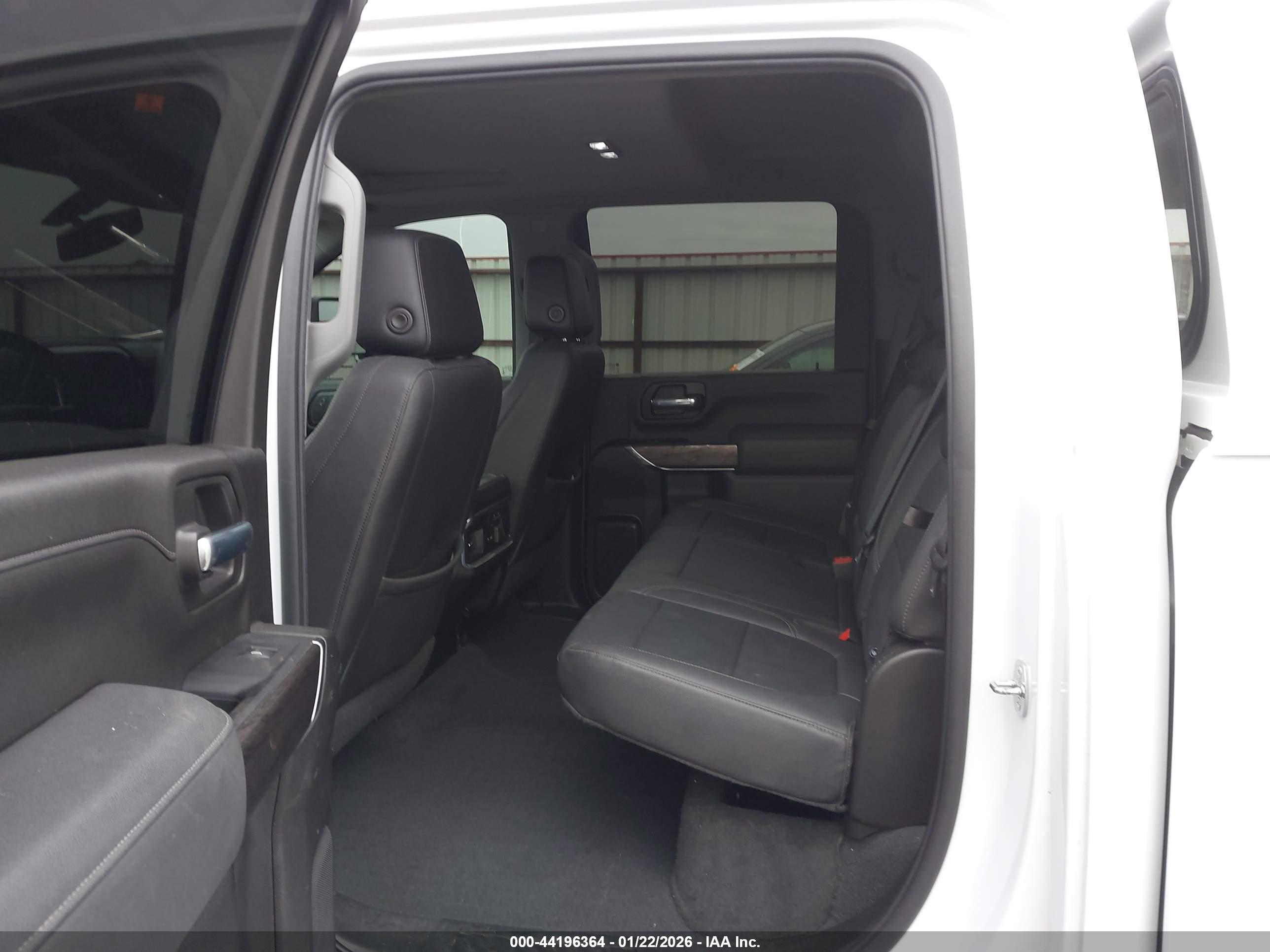 CHEVROLET SILVERADO image 8