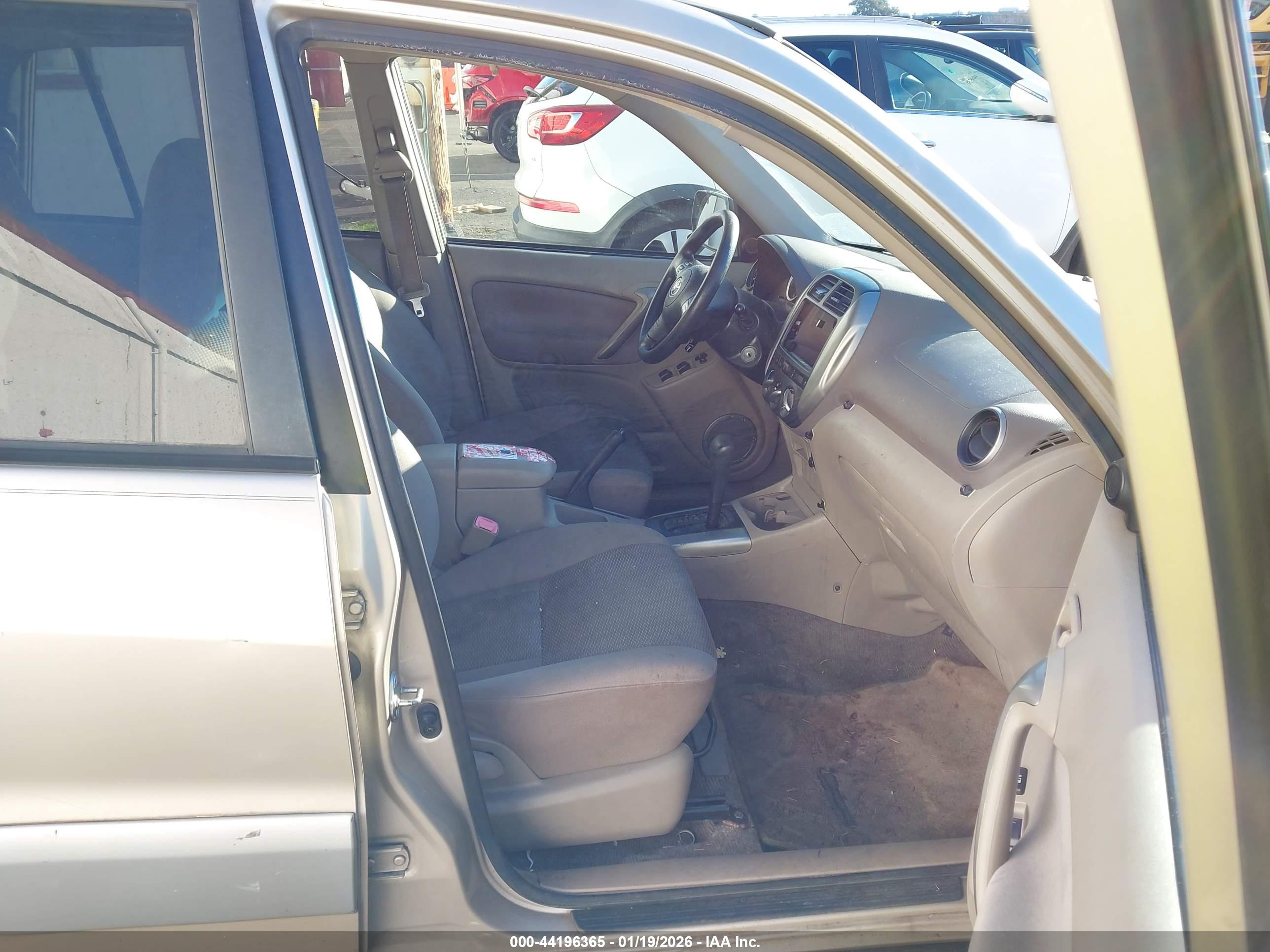 TOYOTA RAV4 image 5