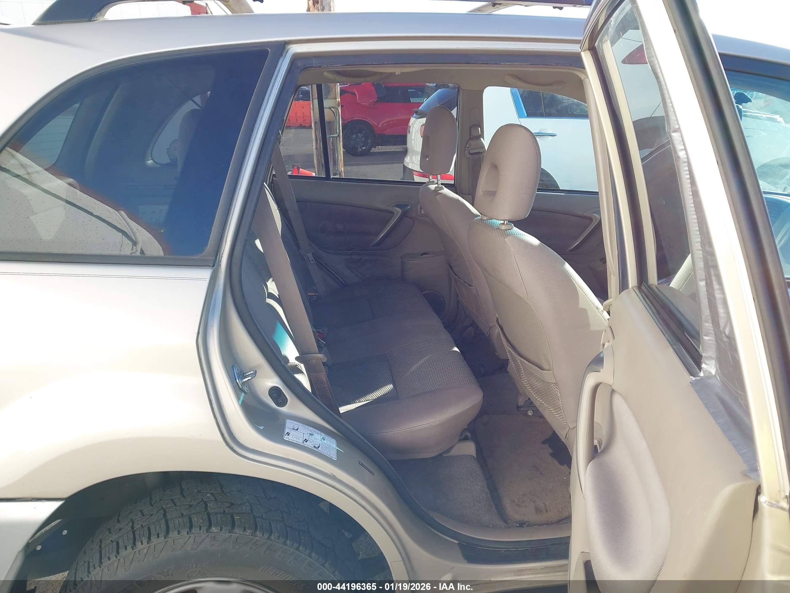 TOYOTA RAV4 image 8