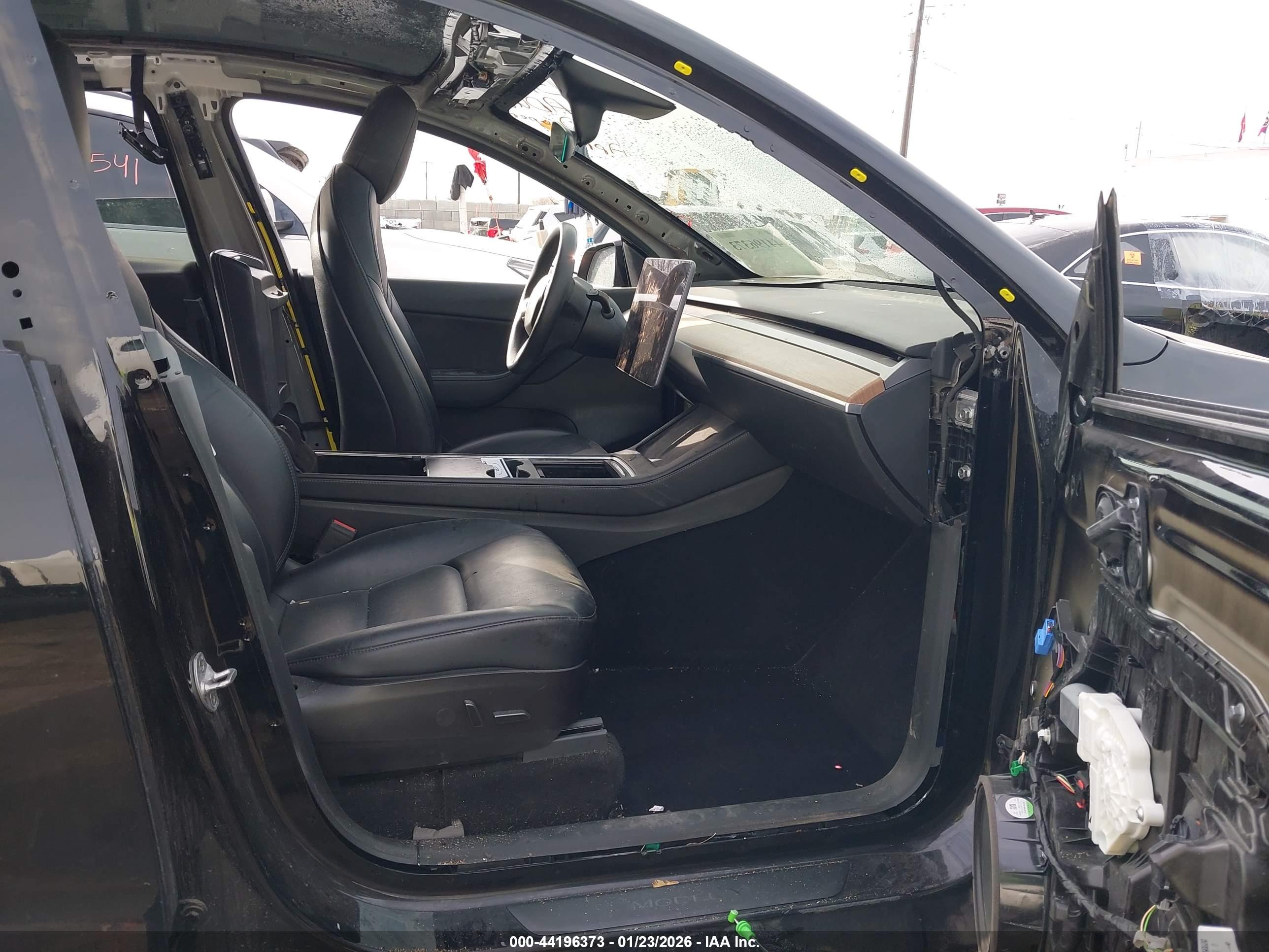 TESLA MODEL image 5