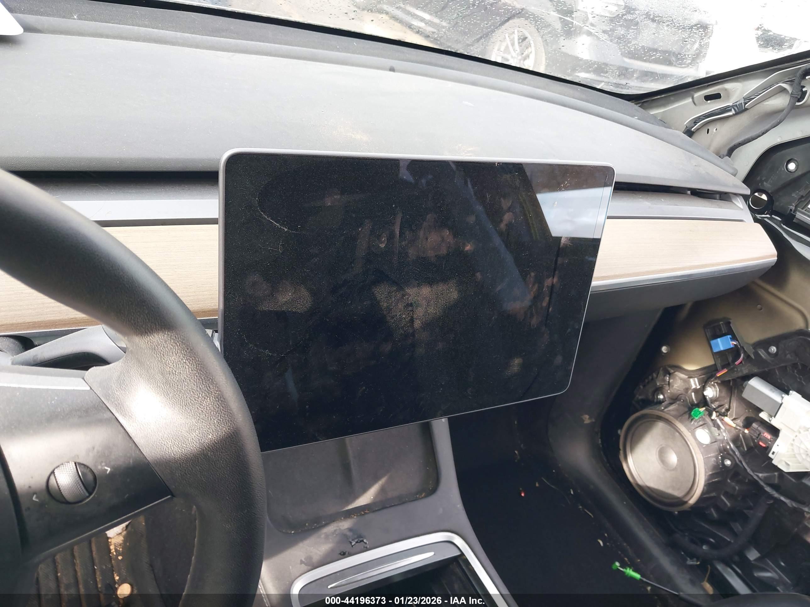 TESLA MODEL image 7