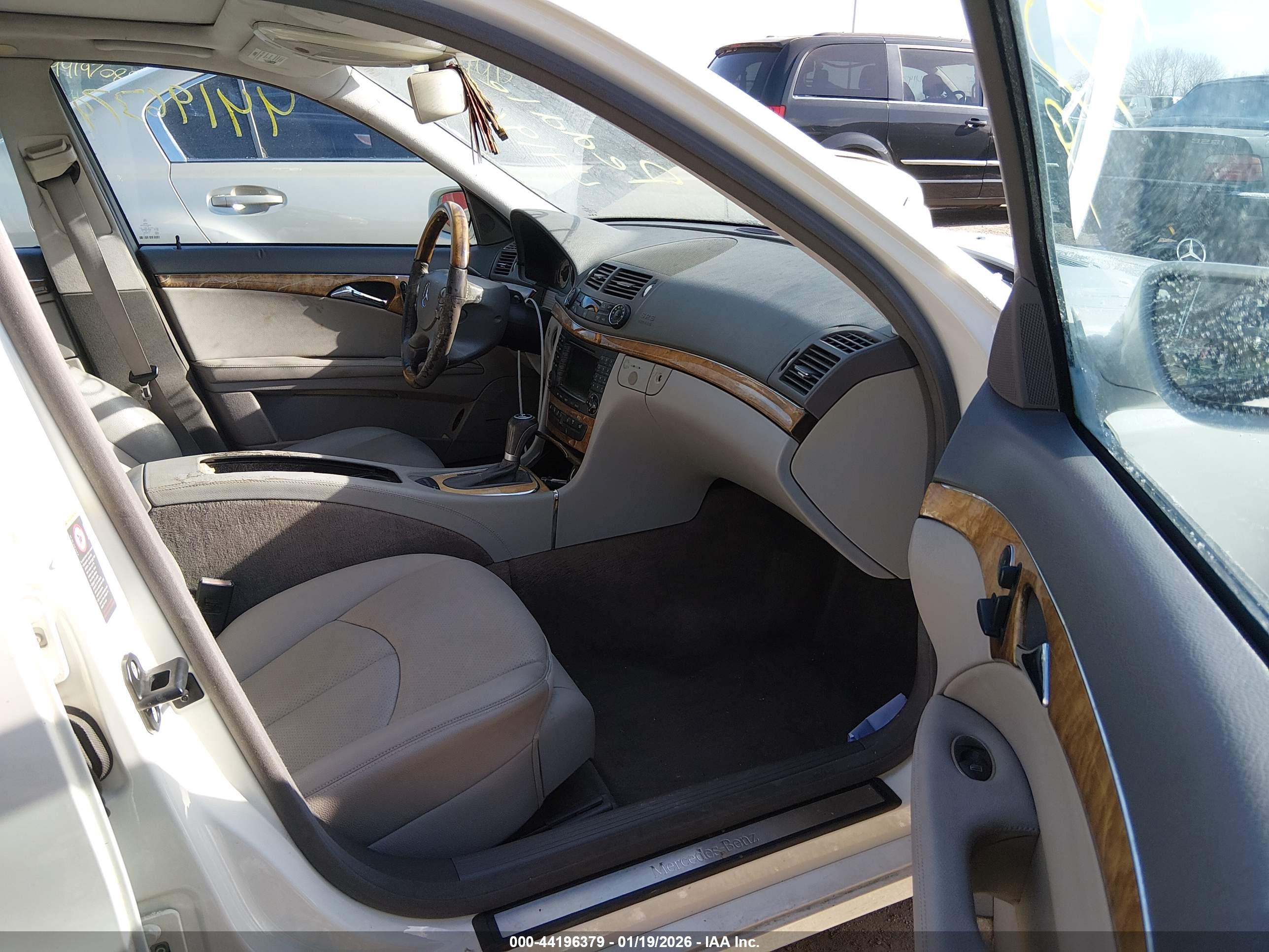 MERCEDES-BENZ E image 5
