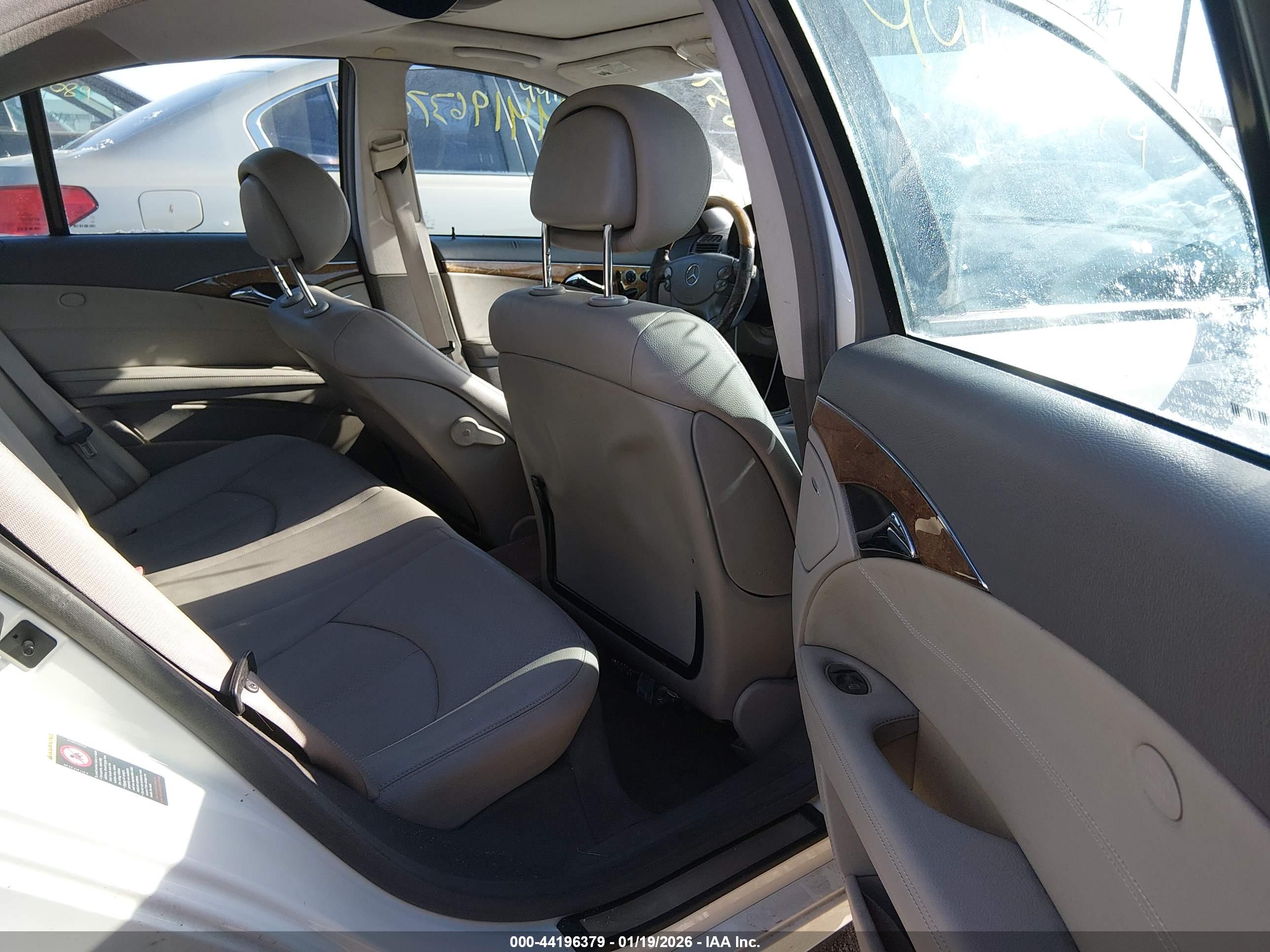 MERCEDES-BENZ E image 8