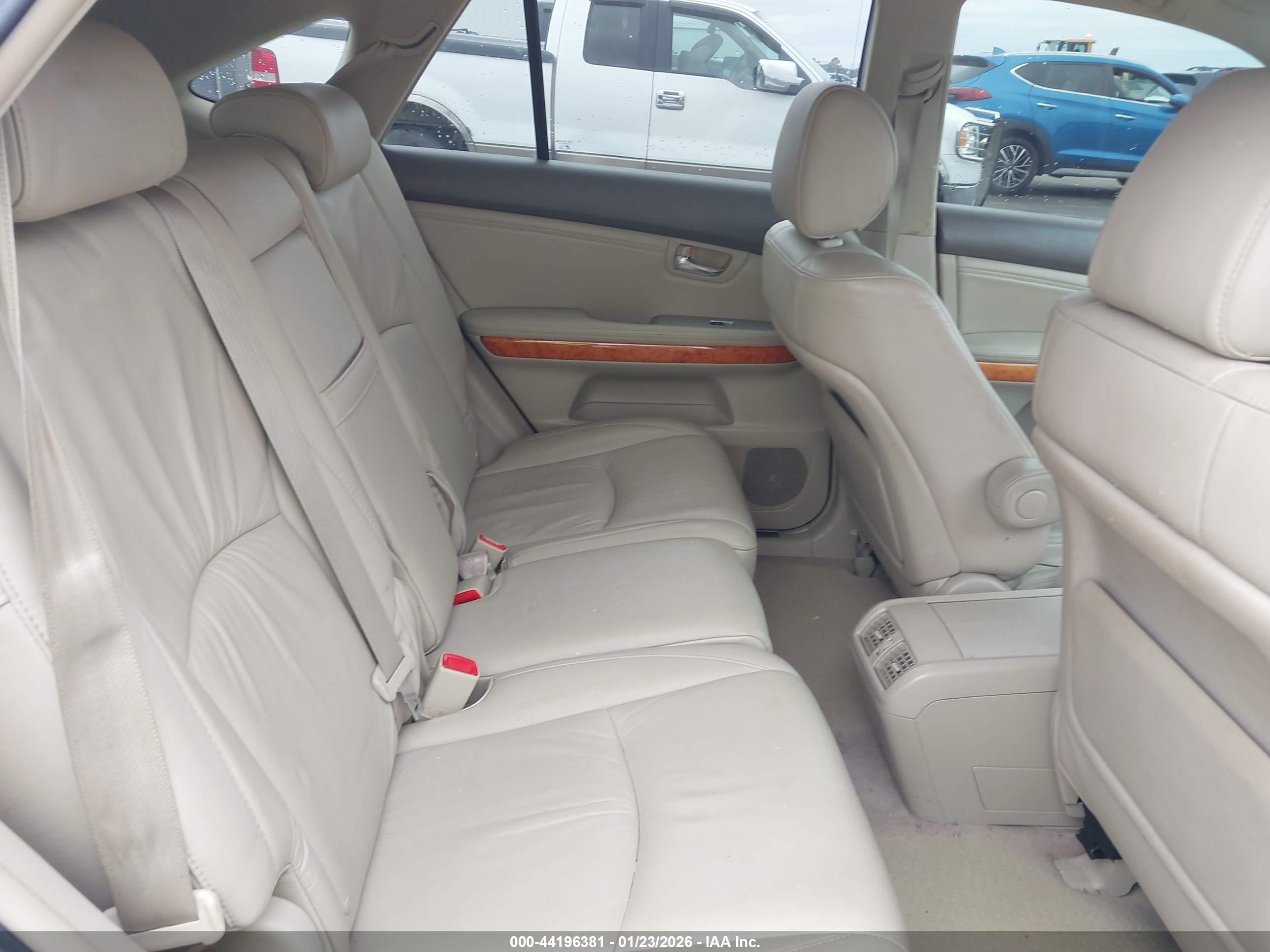 LEXUS RX image 8