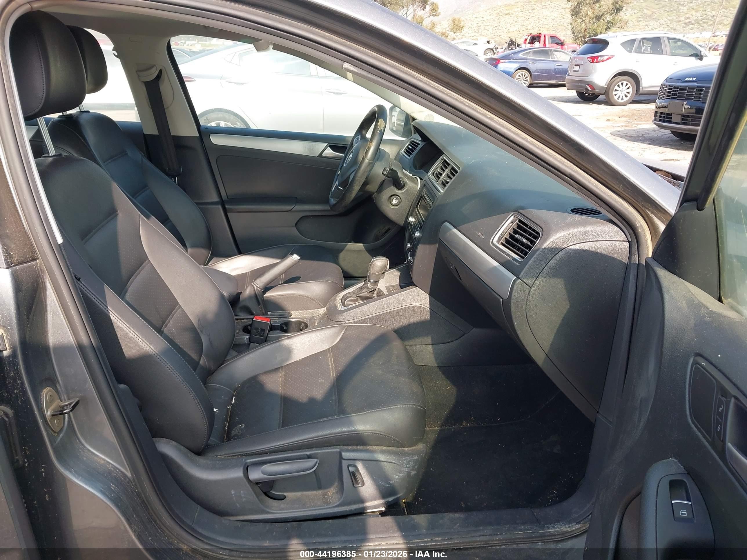 VOLKSWAGEN JETTA image 5