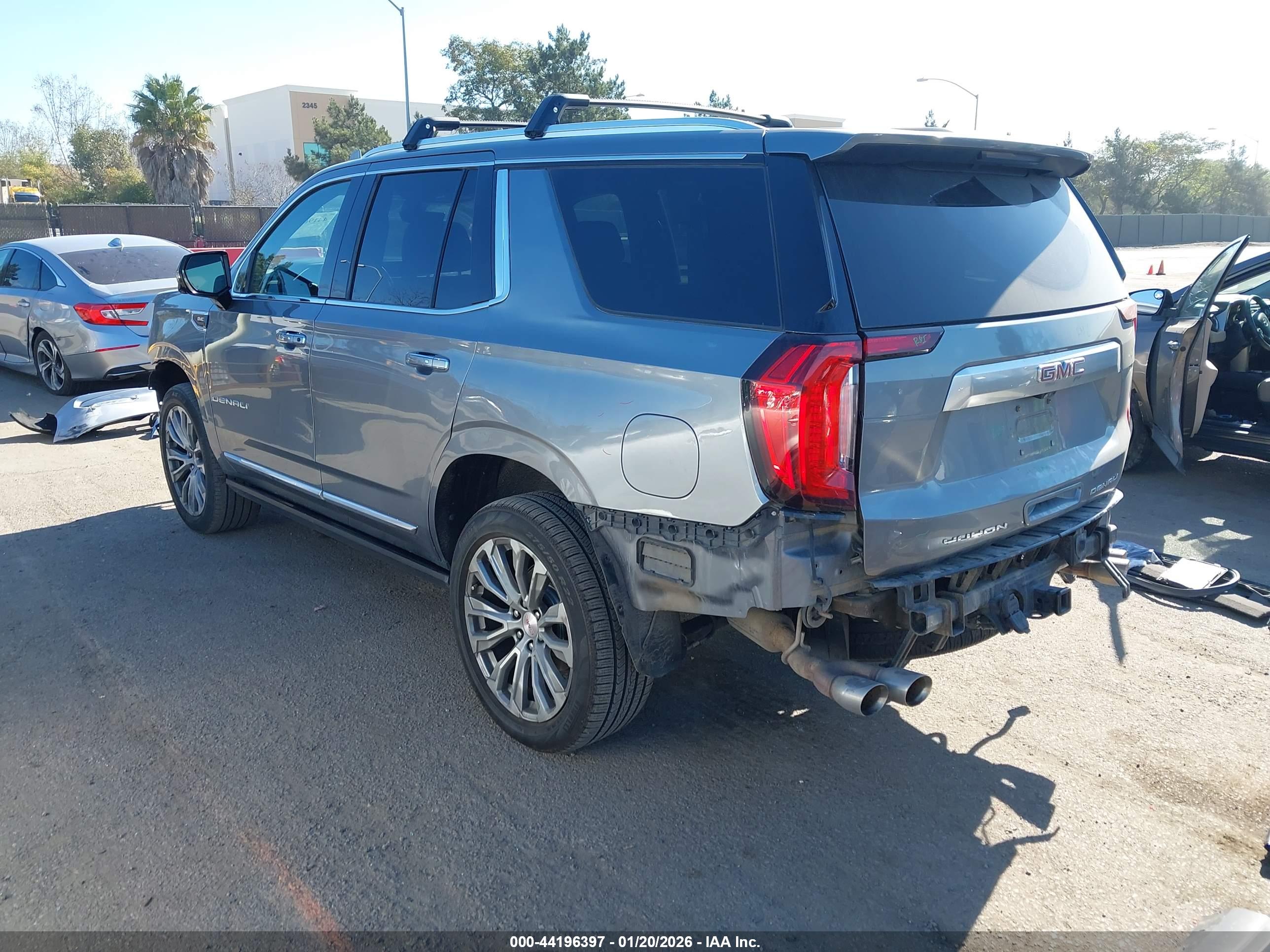 GMC YUKON image 3