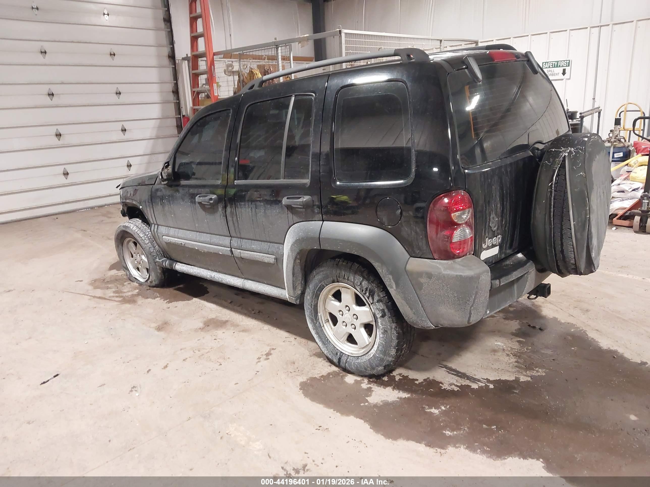JEEP LIBERTY image 3