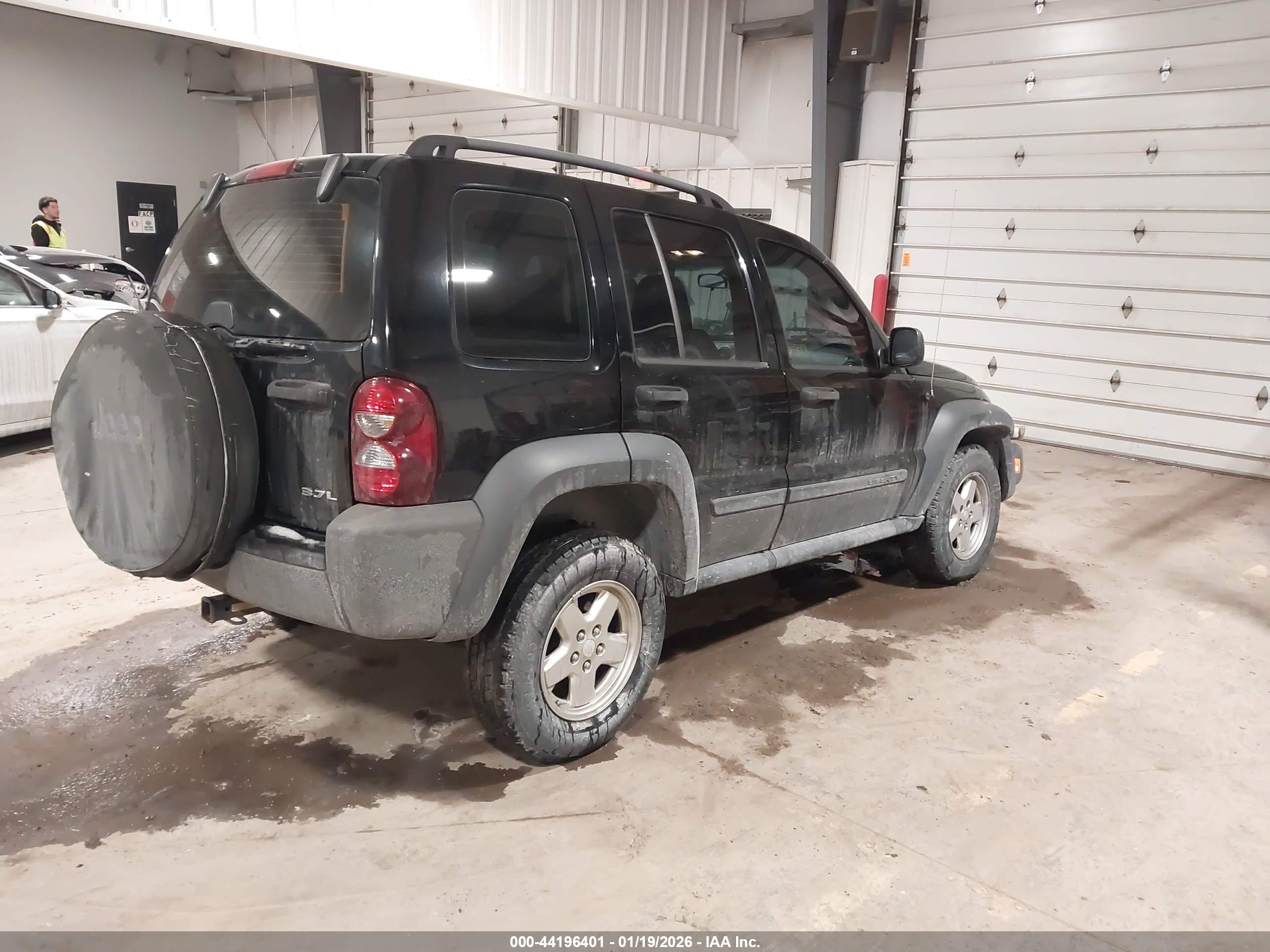 JEEP LIBERTY image 4