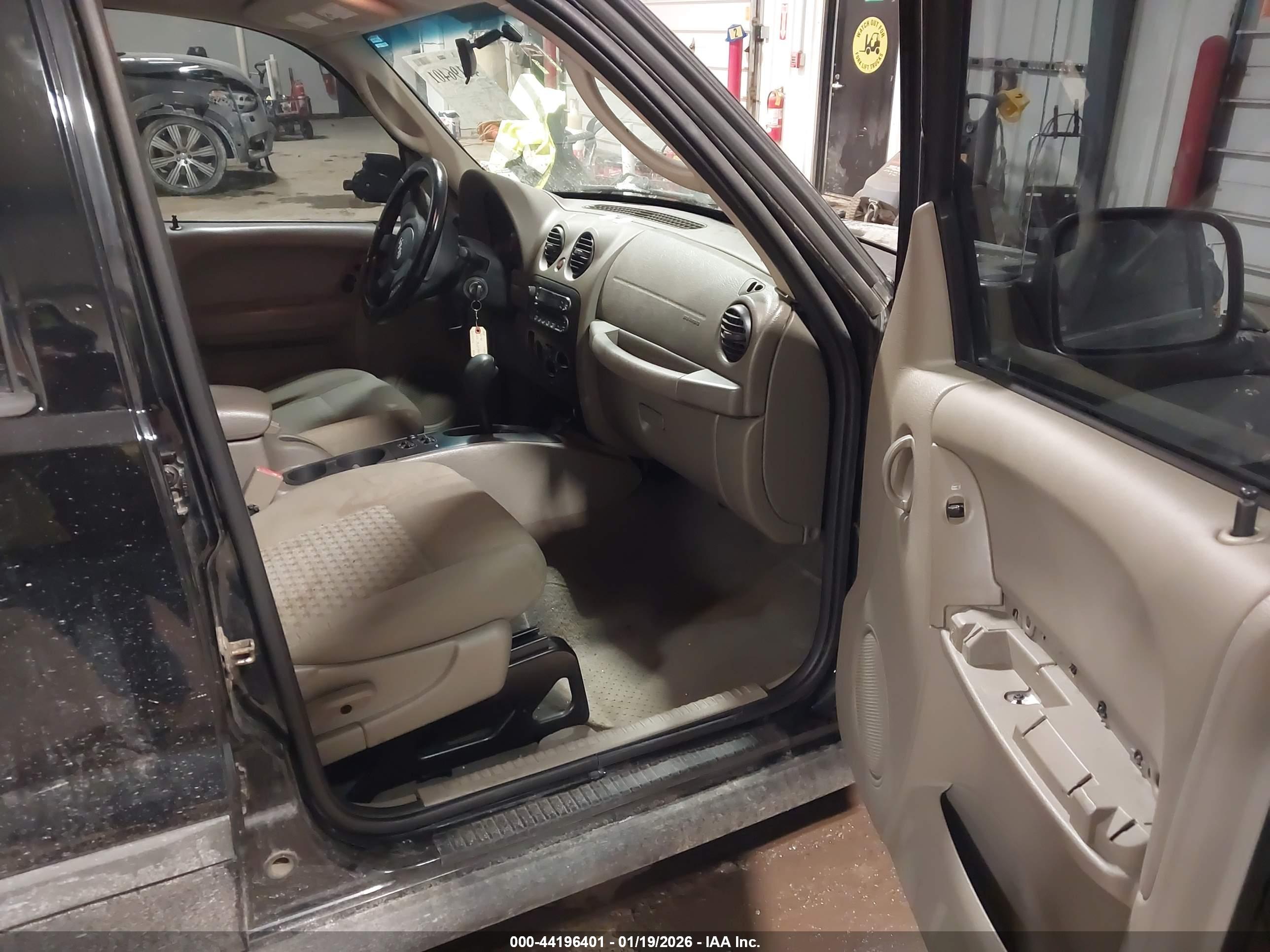 JEEP LIBERTY image 5
