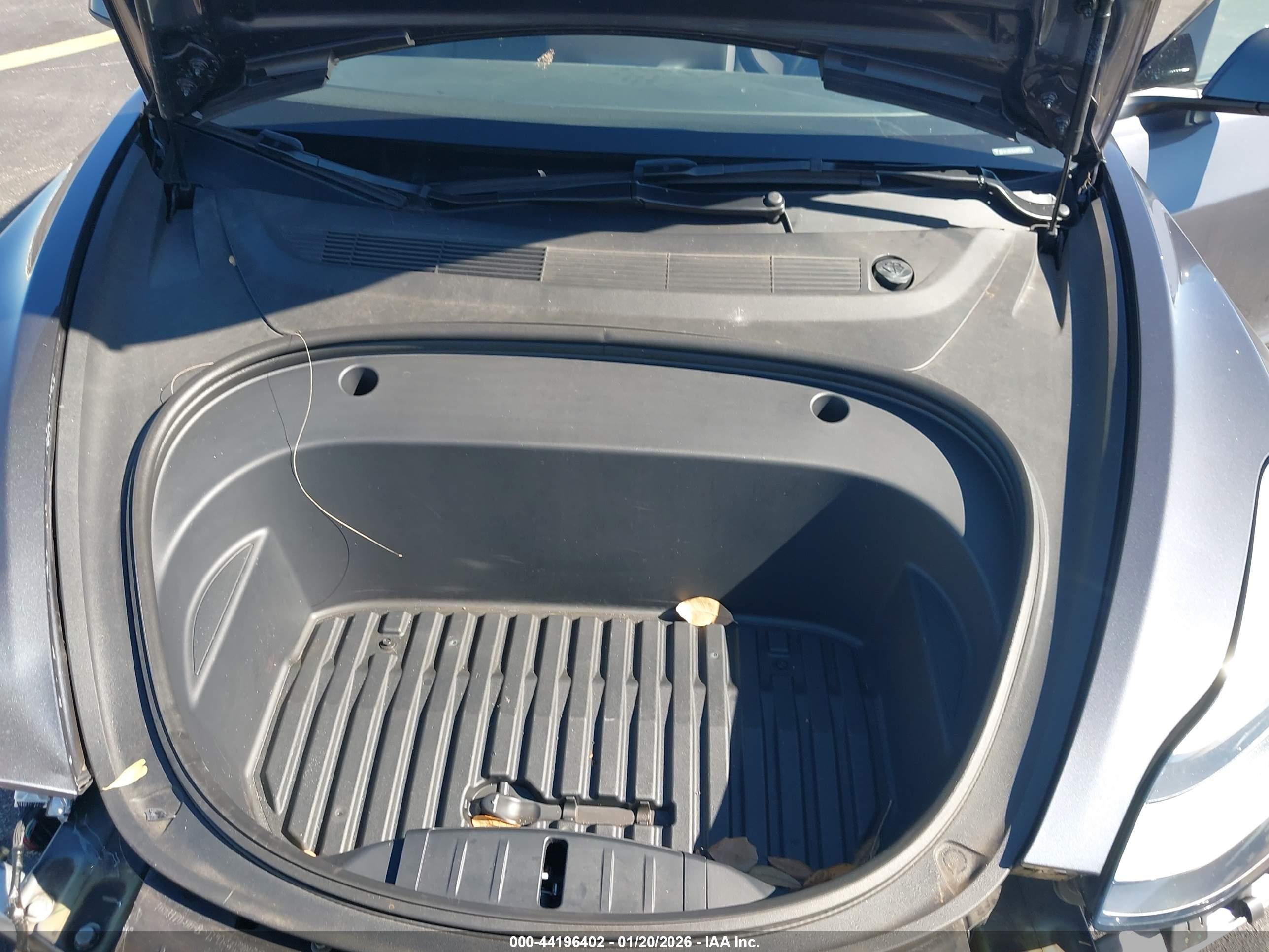 TESLA MODEL image 10