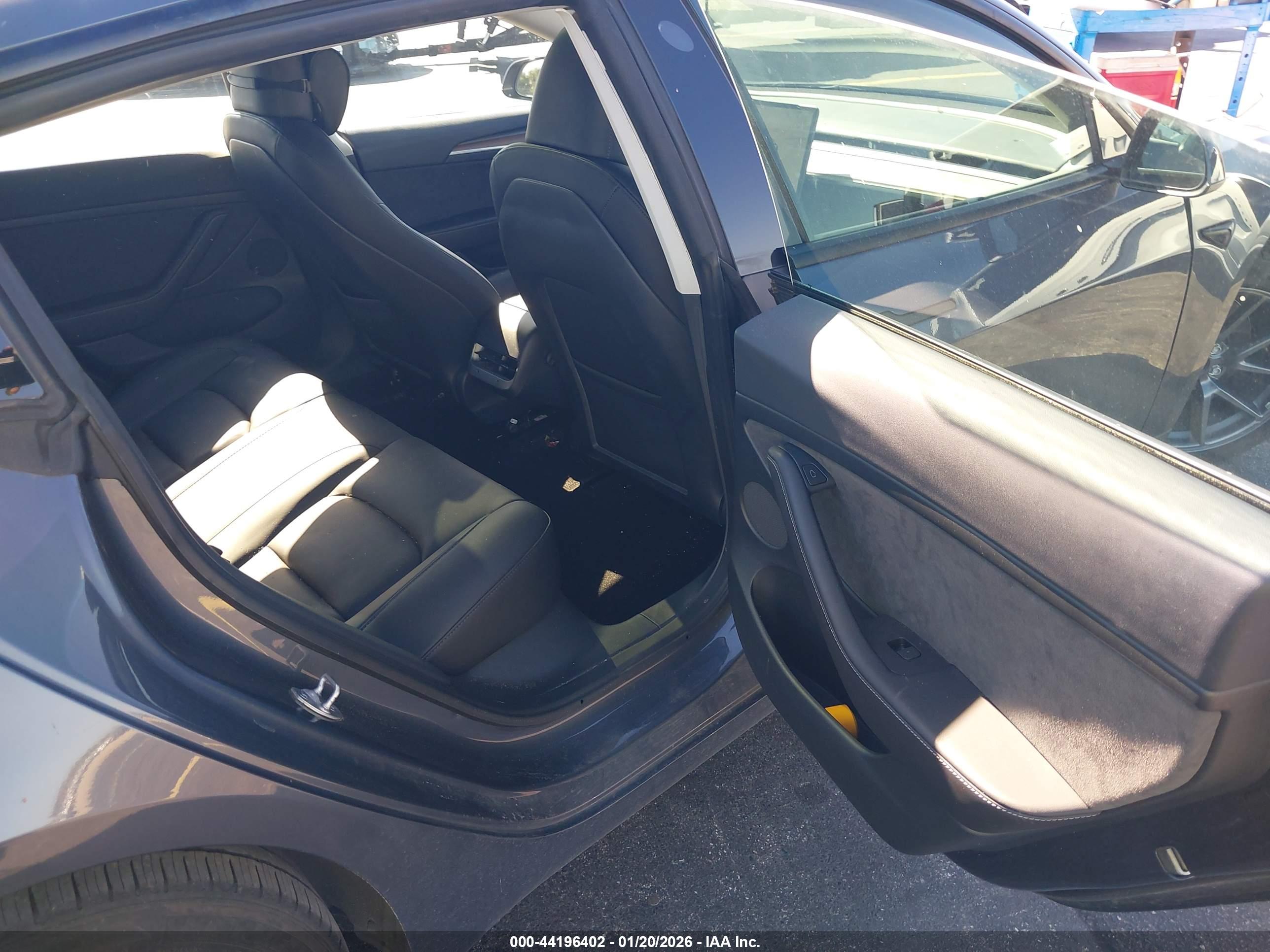 TESLA MODEL image 8