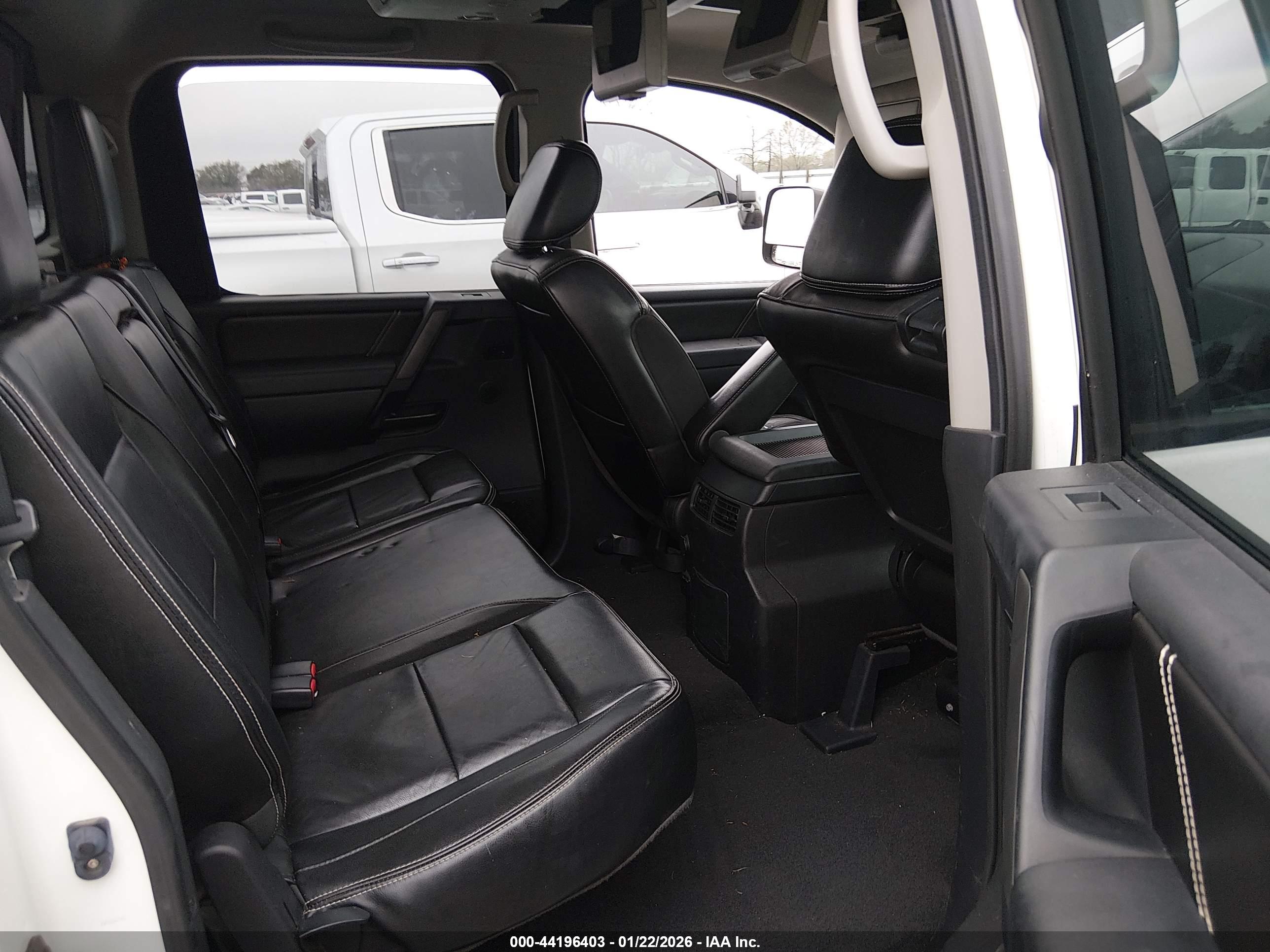 NISSAN TITAN image 8