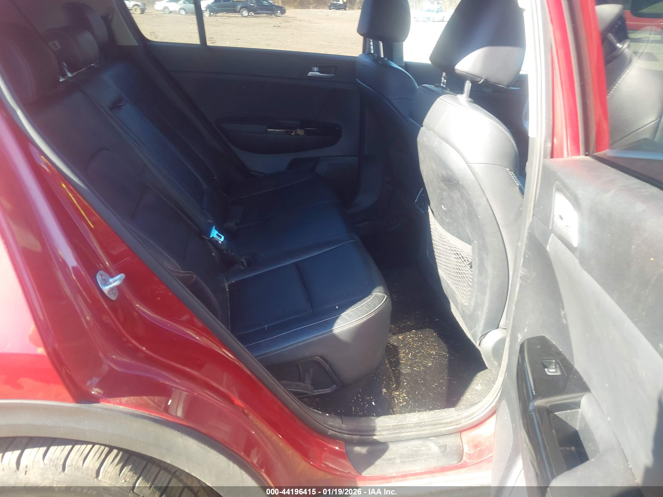 KIA SPORTAGE image 8