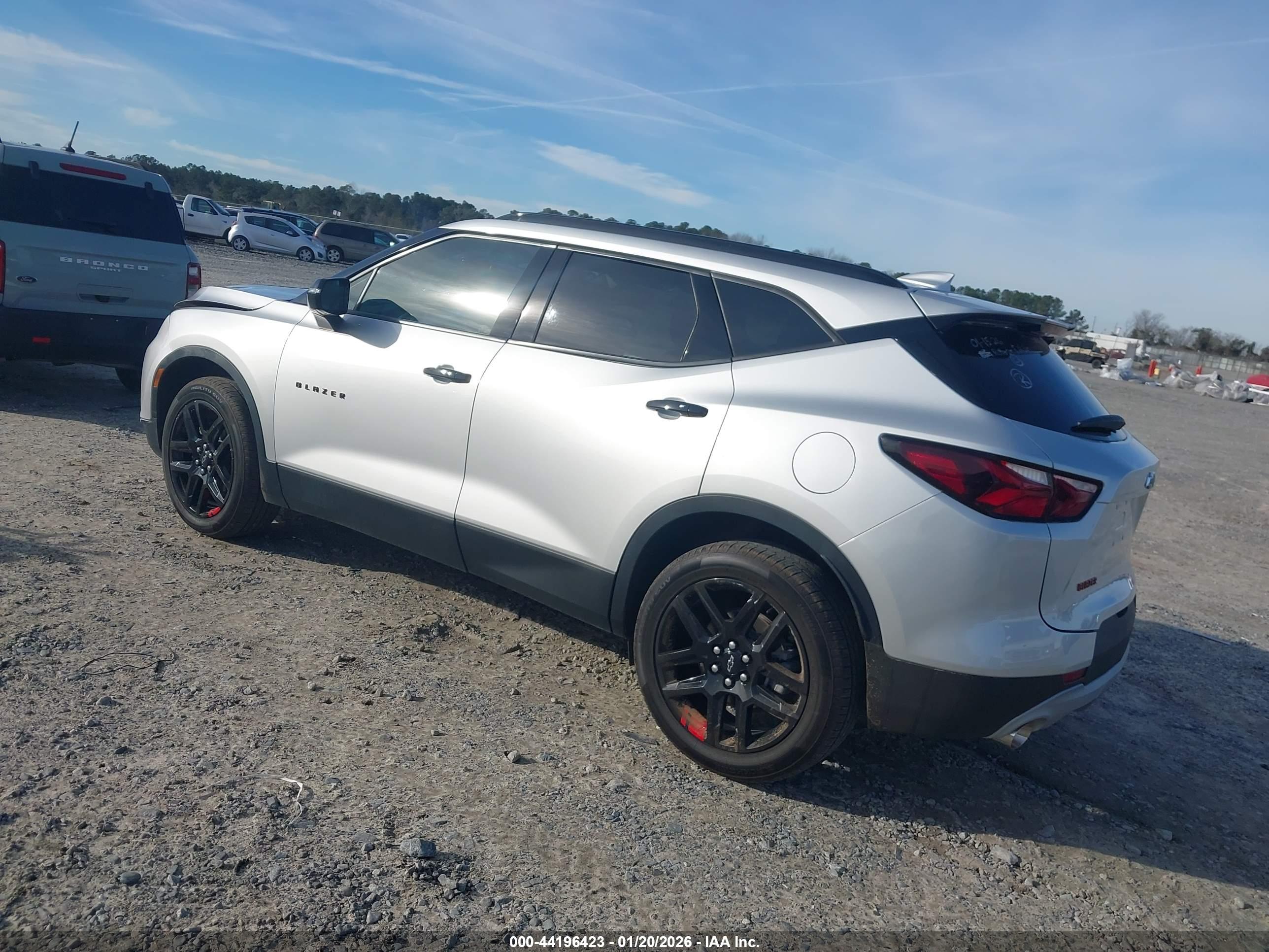 CHEVROLET BLAZER image 3