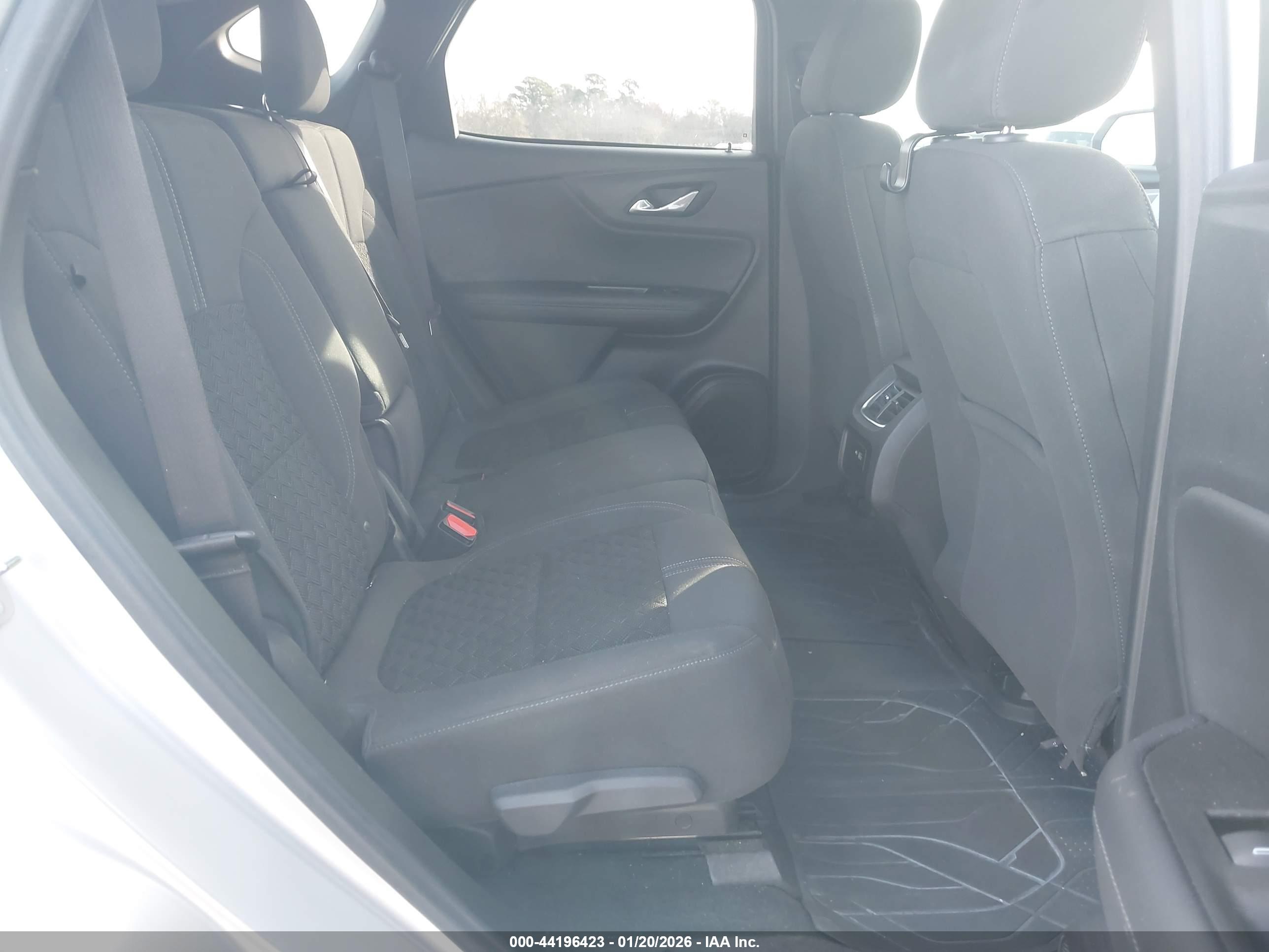 CHEVROLET BLAZER image 8
