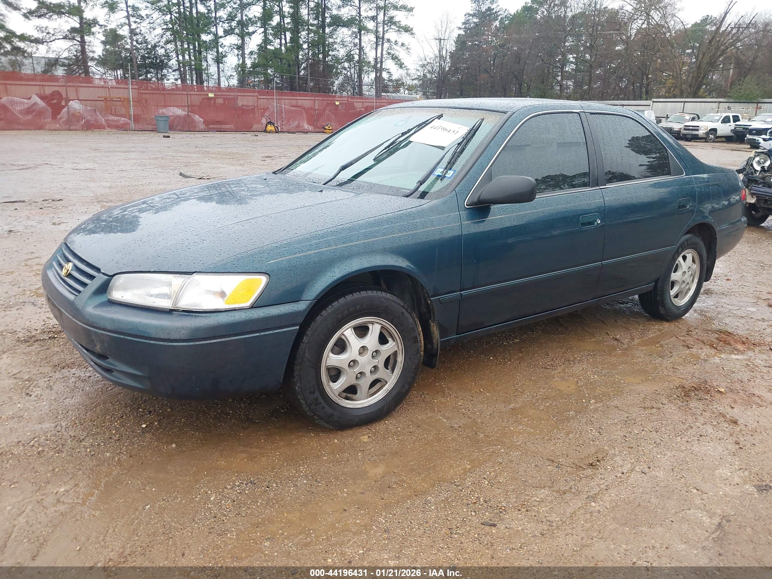 TOYOTA CAMRY image 2