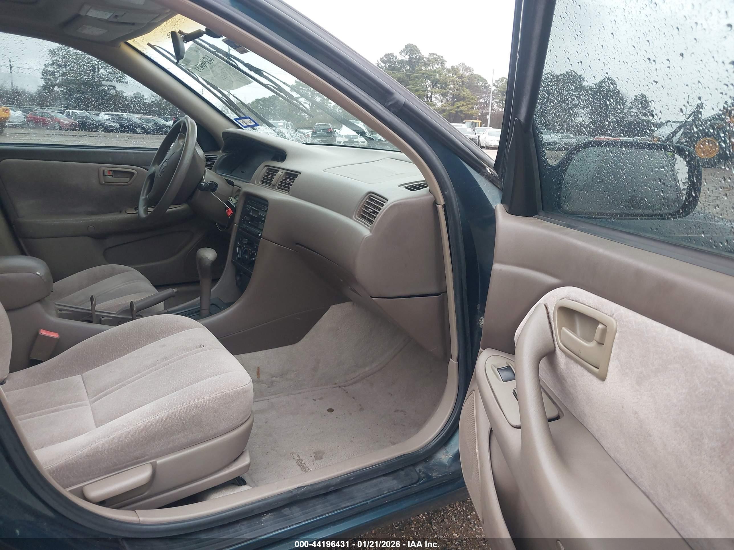 TOYOTA CAMRY image 5